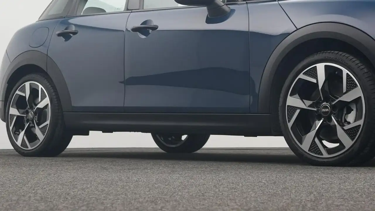 MINI Cooper C Favoured Trim 19