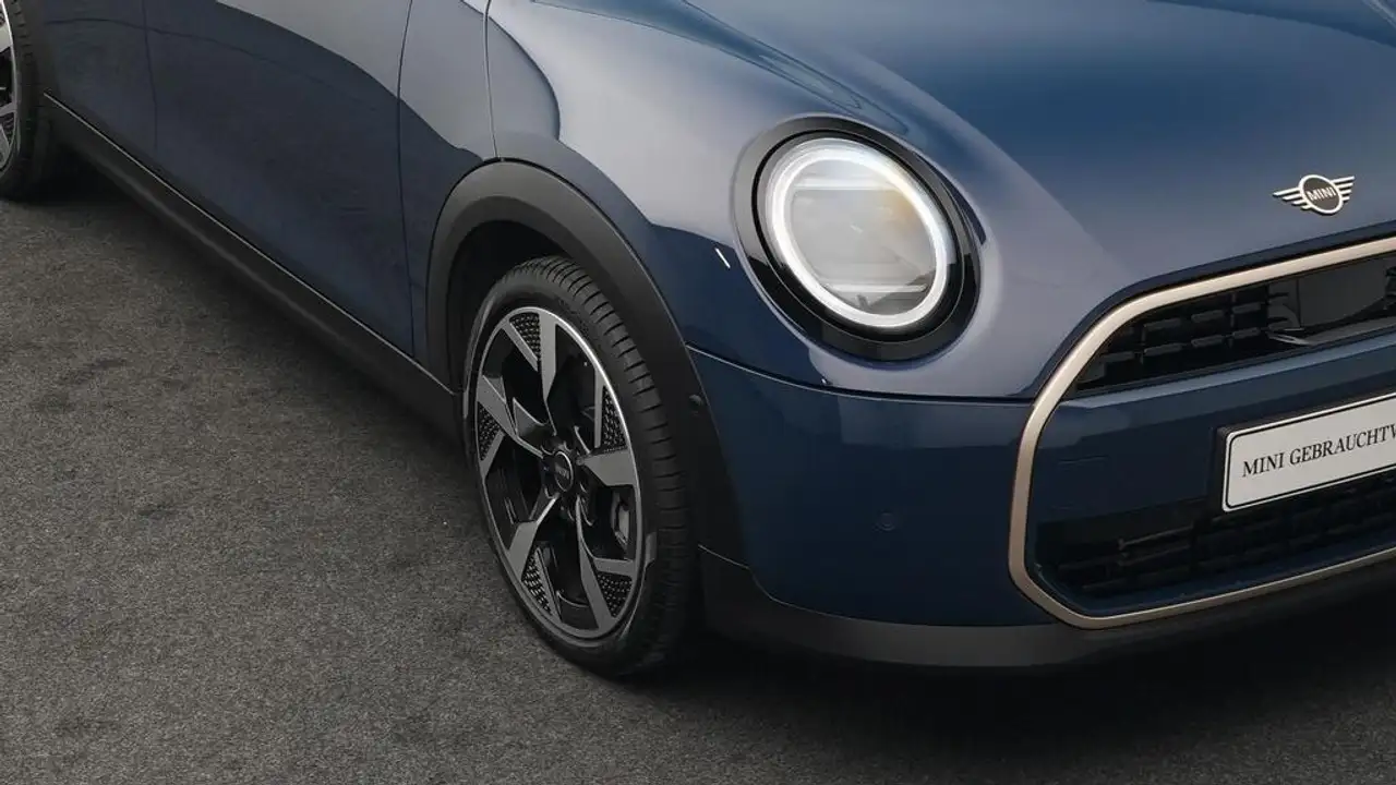 MINI Cooper C Favoured Trim 21