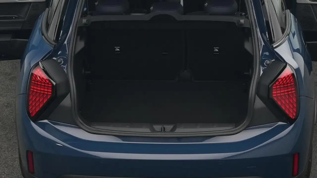 MINI Cooper C Favoured Trim 25