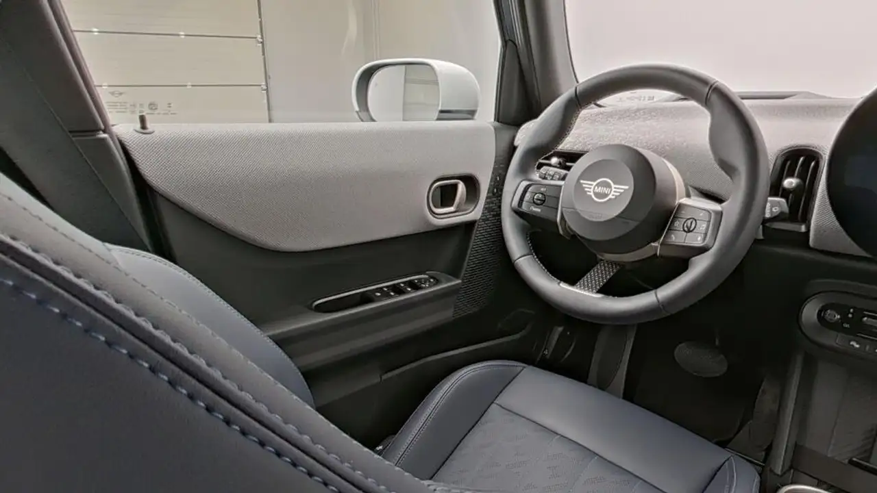 MINI Cooper C Favoured Trim 22