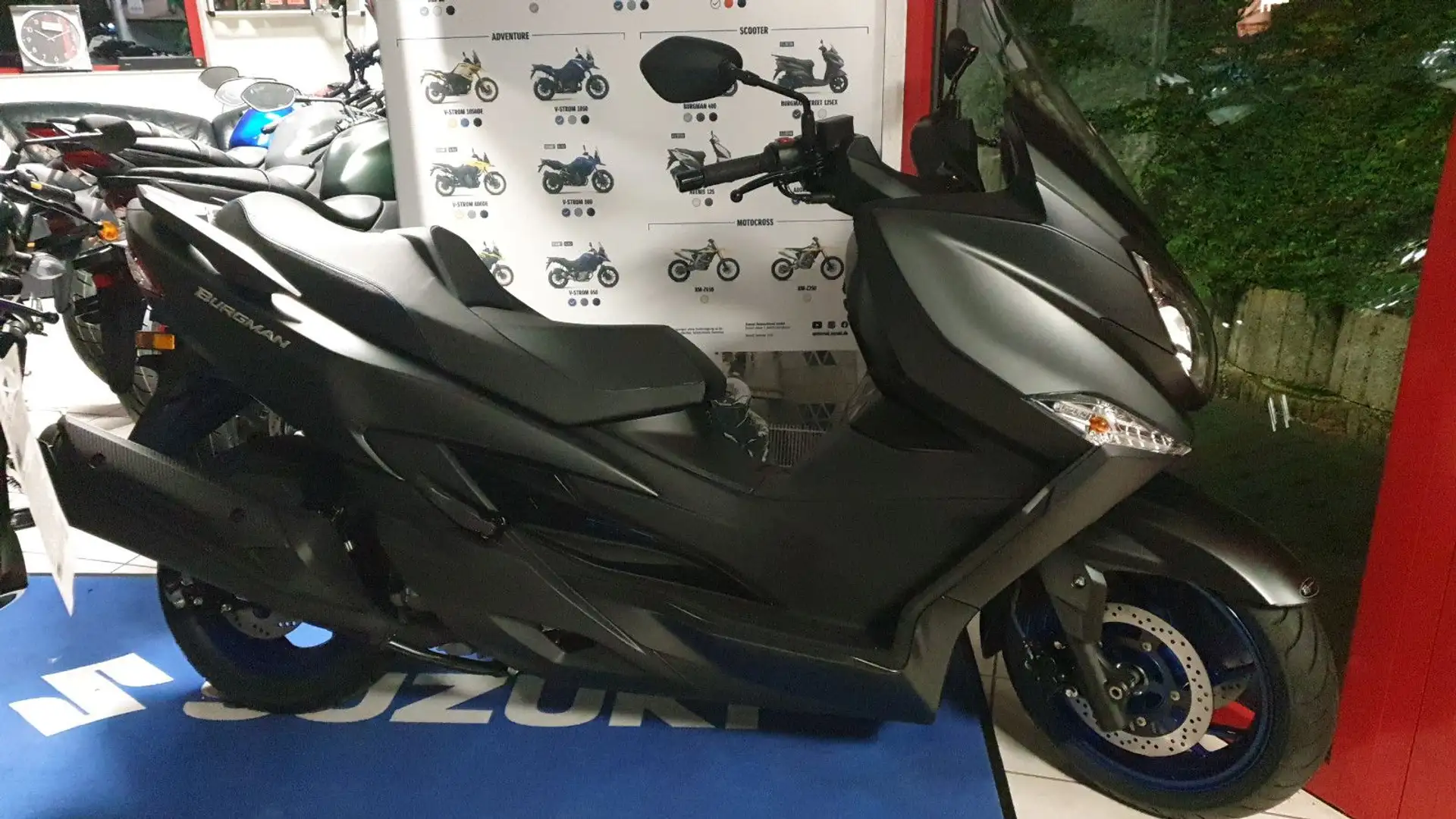 Suzuki Burgmann AN 400 Negro - 1