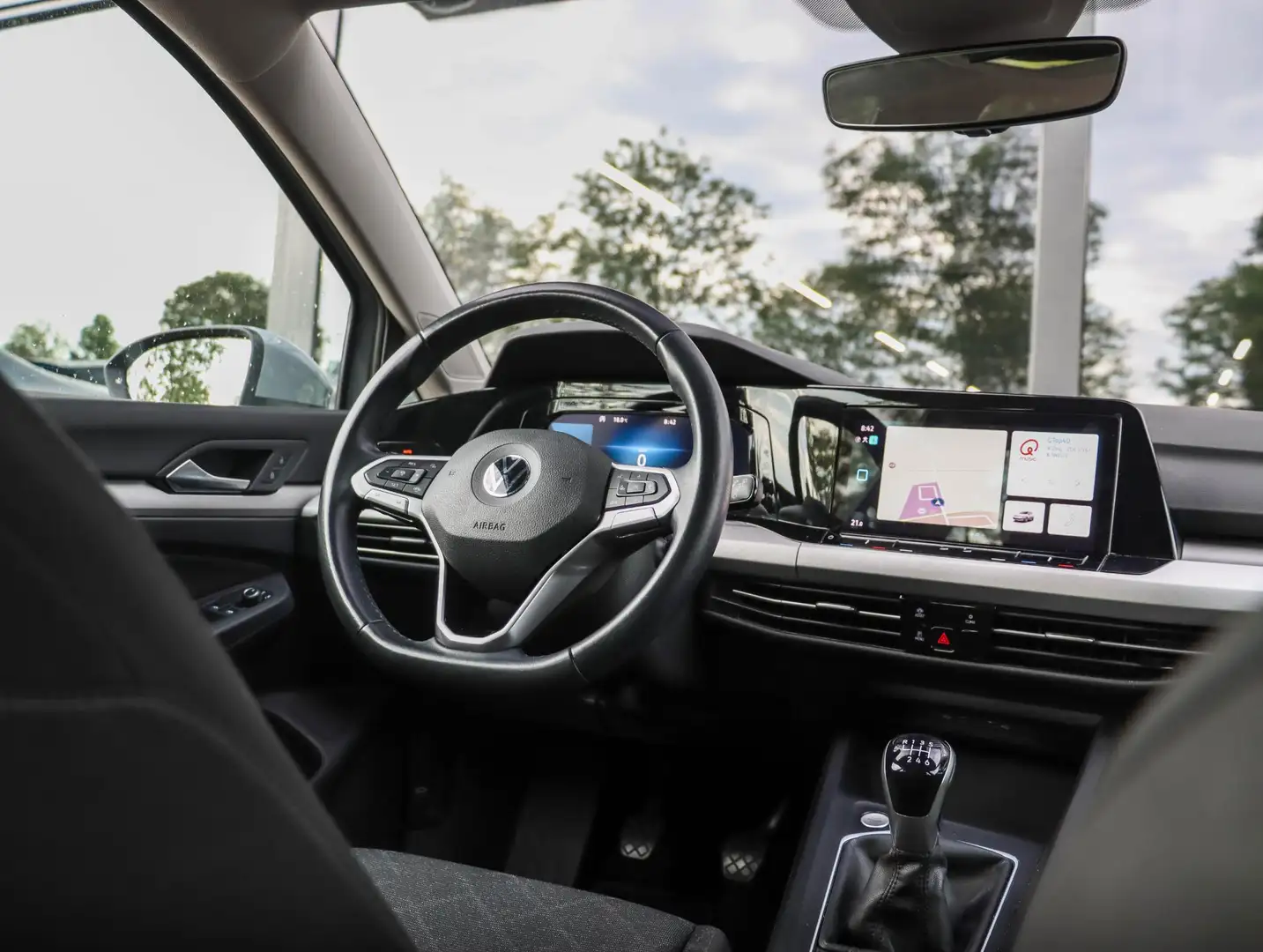 Volkswagen Golf 1.0 TSI Life 110PK|Camera|ACC|Carplay Grigio - 2