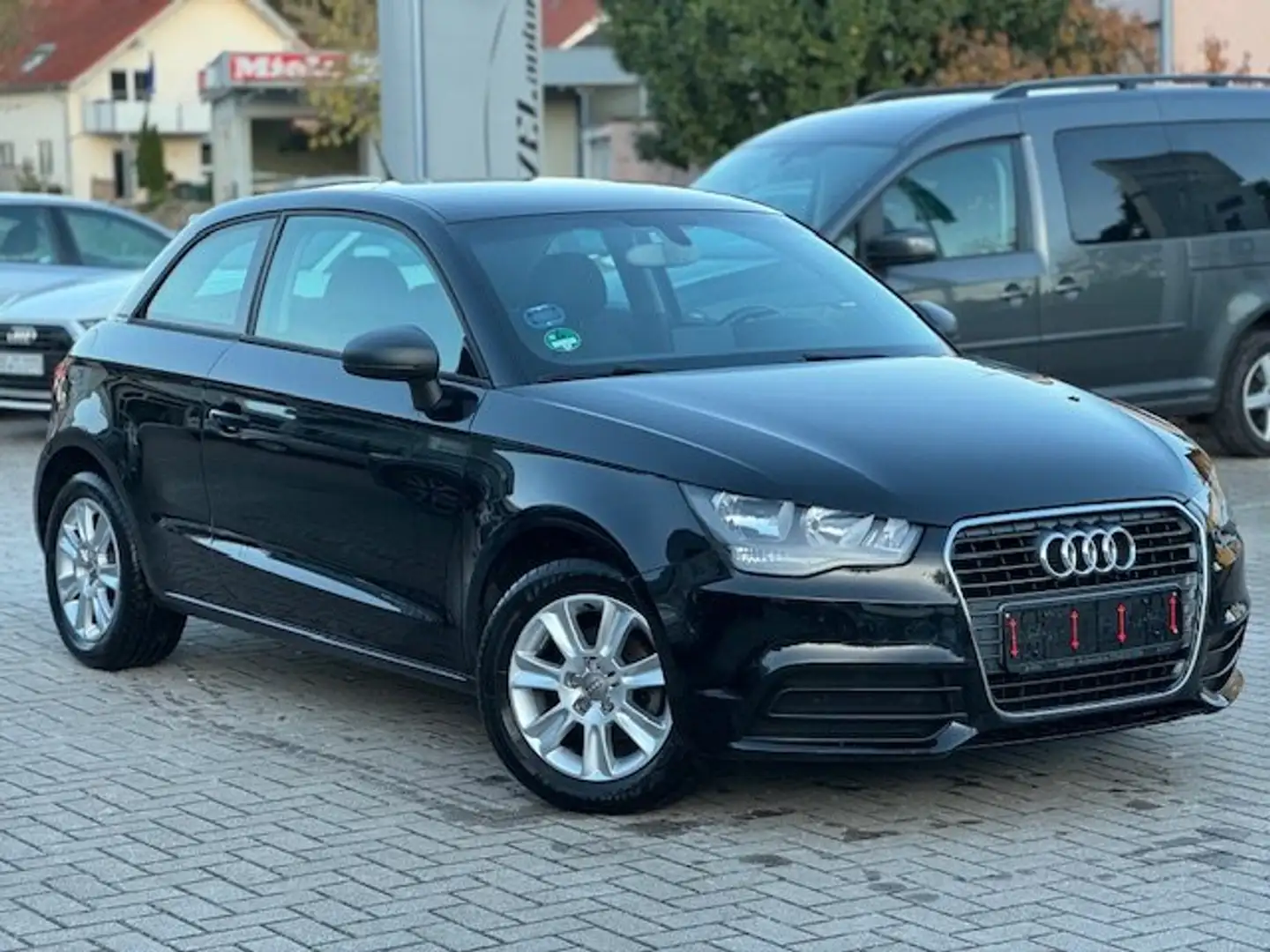 Audi A1 attraction Schwarz - 2