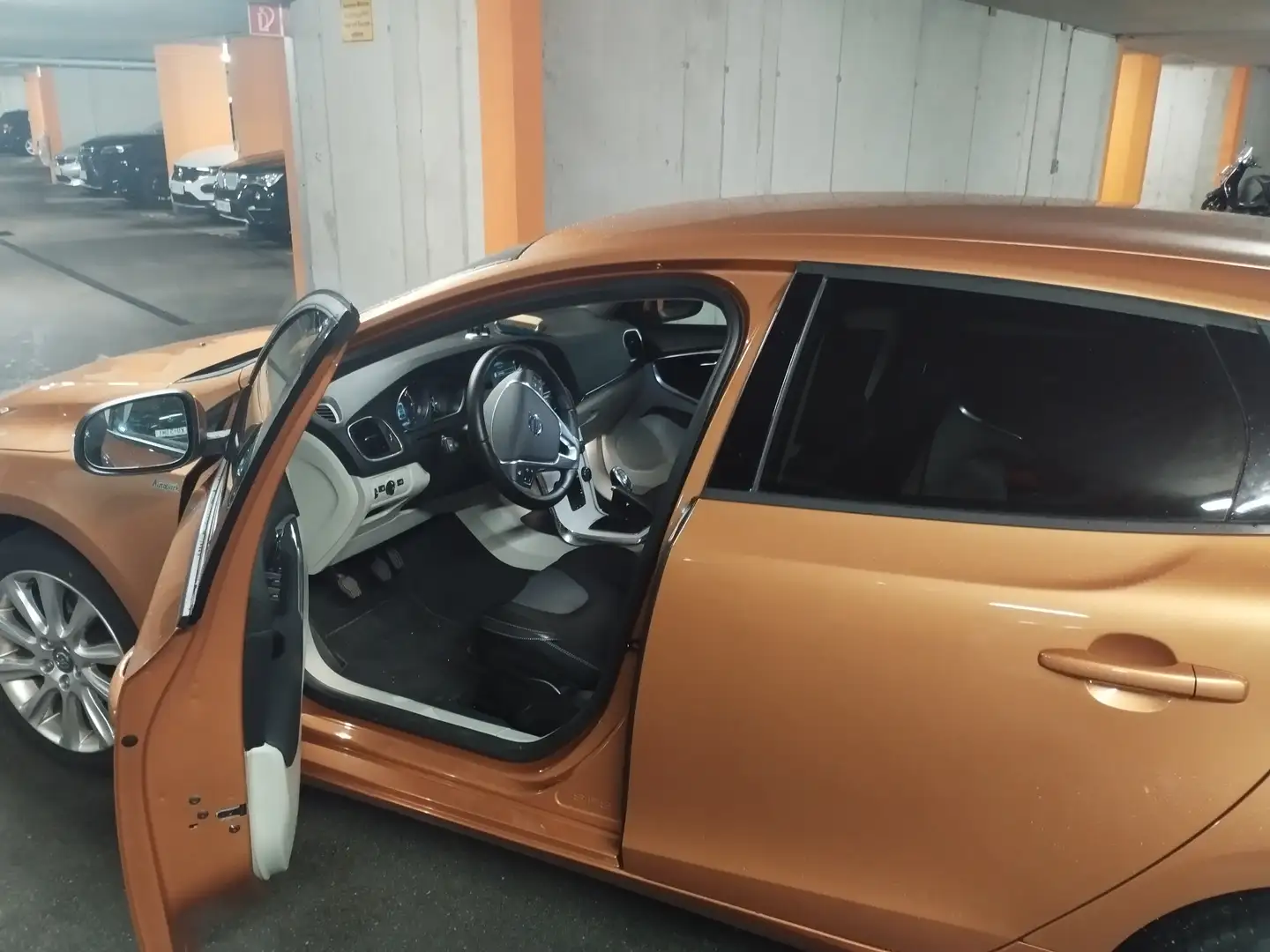 Volvo V40 Cross Country V40 Cross Country D4 Kinetic Kinetic Orange - 2