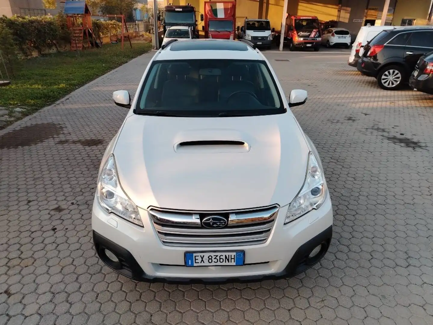 Subaru OUTBACK Outback 2.0d Trend Leather Bianco - 2