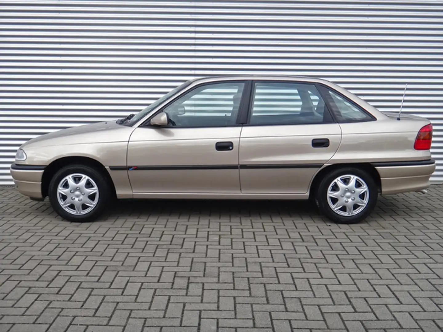 Opel Astra 1.6 Anhängerkupplung+++ Beige - 2