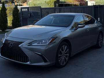 ES 300h Luxury Luxury