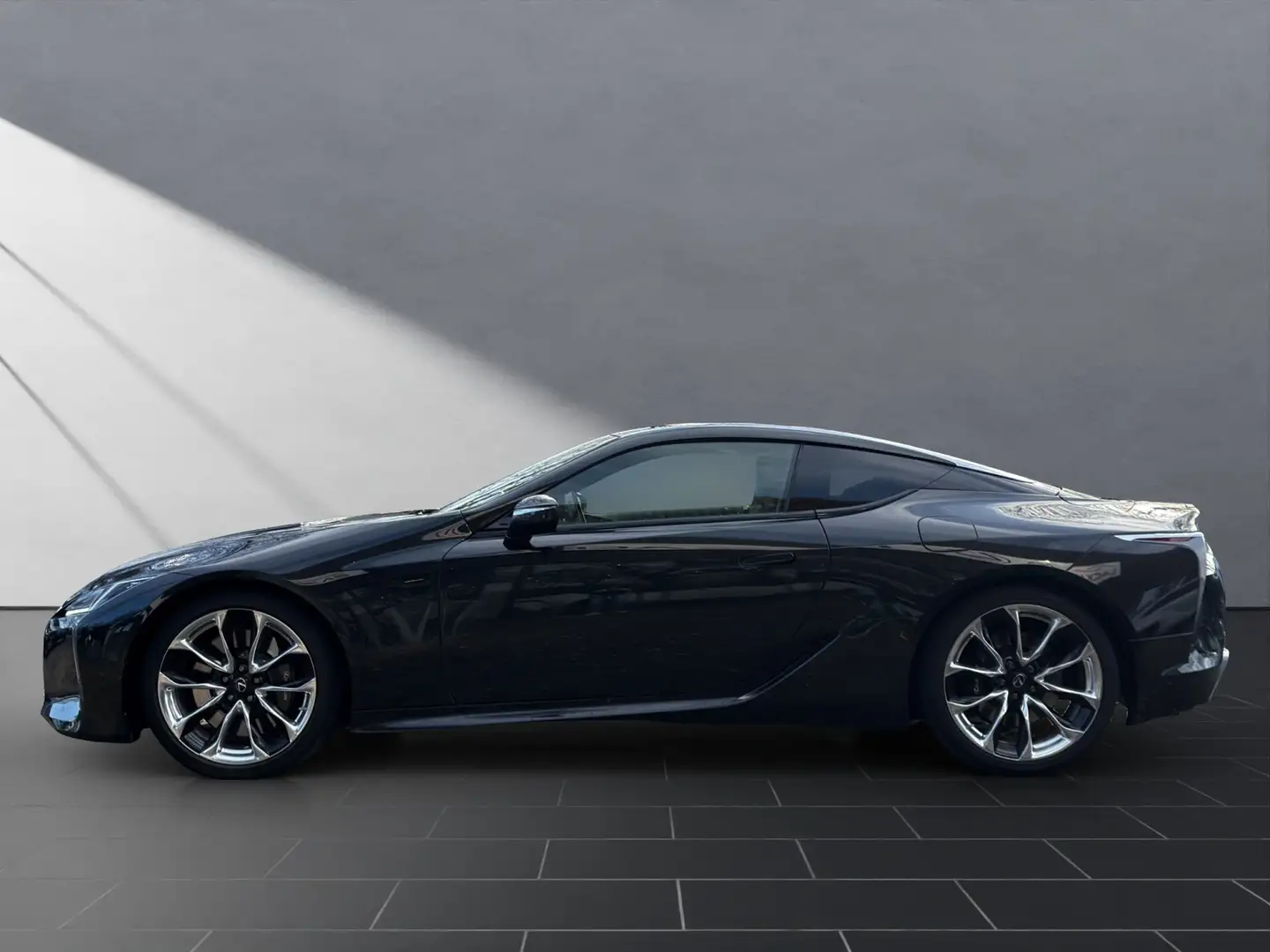 Lexus LC 500 Performance 5.0 V8 SAUGER CARBON+21"+ACC Schwarz - 2