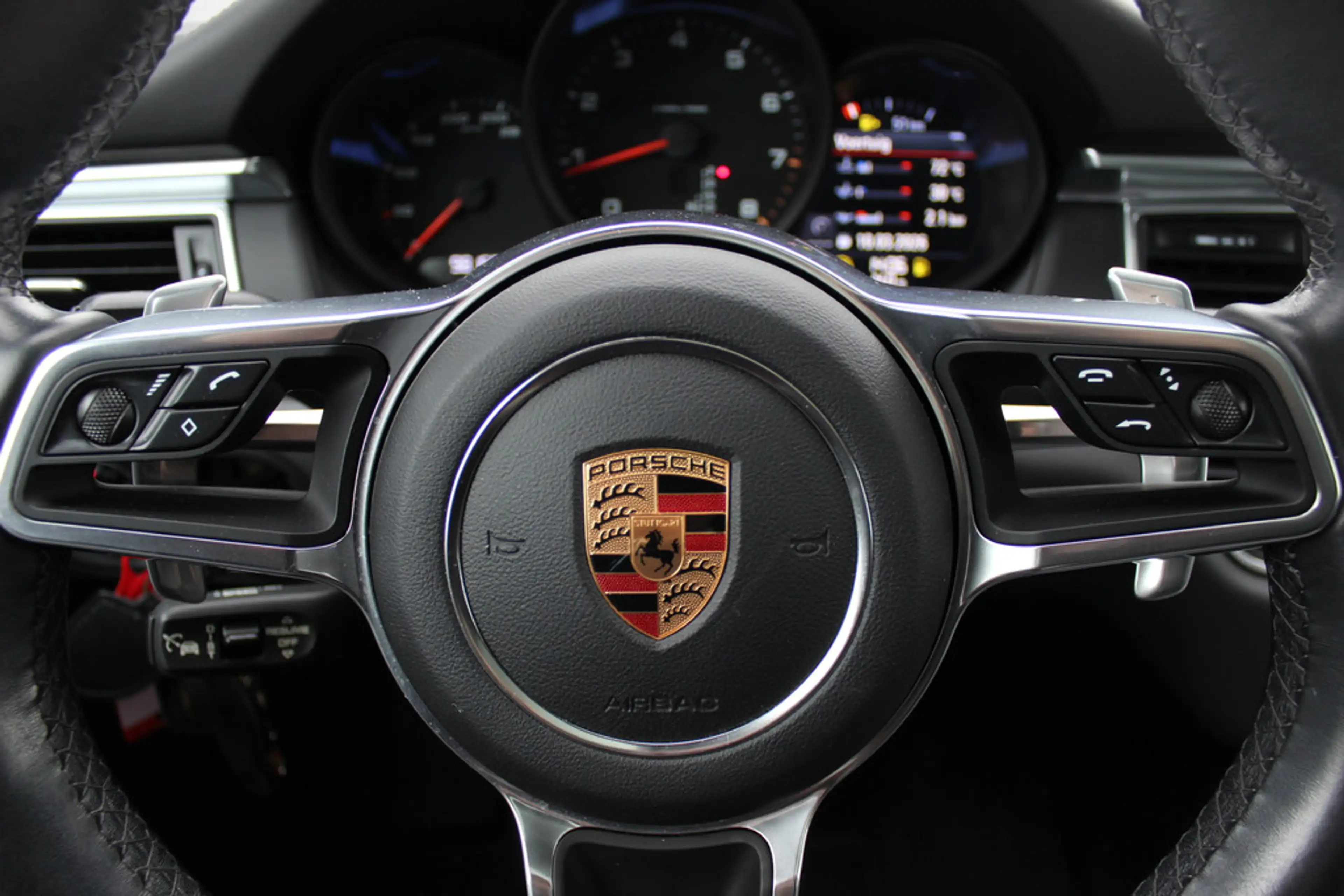 Porsche Macan 2.0 / Panoramadak / Camera / Luchtvering / Sportde — photo 27