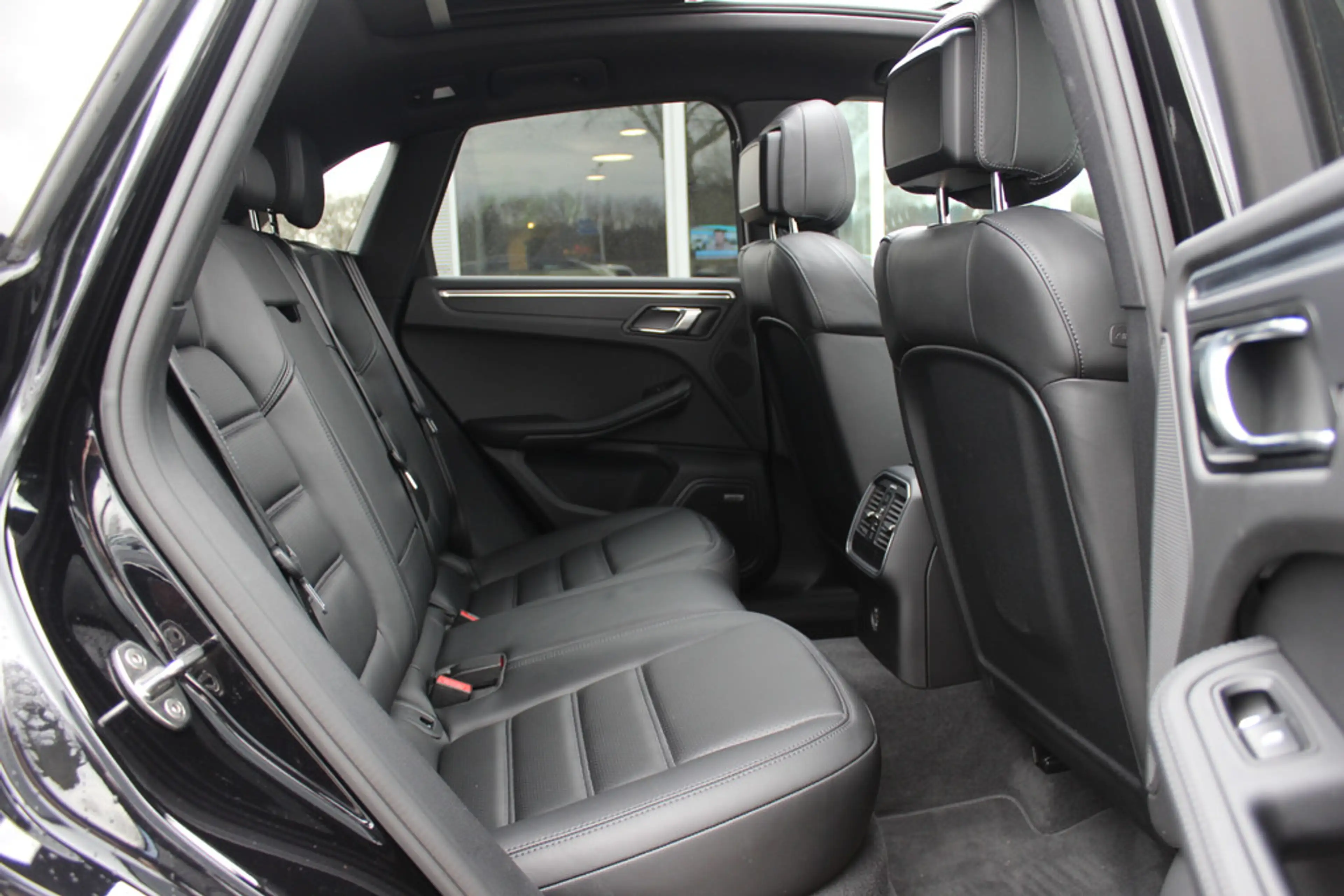 Porsche Macan 2.0 / Panoramadak / Camera / Luchtvering / Sportde — photo 12