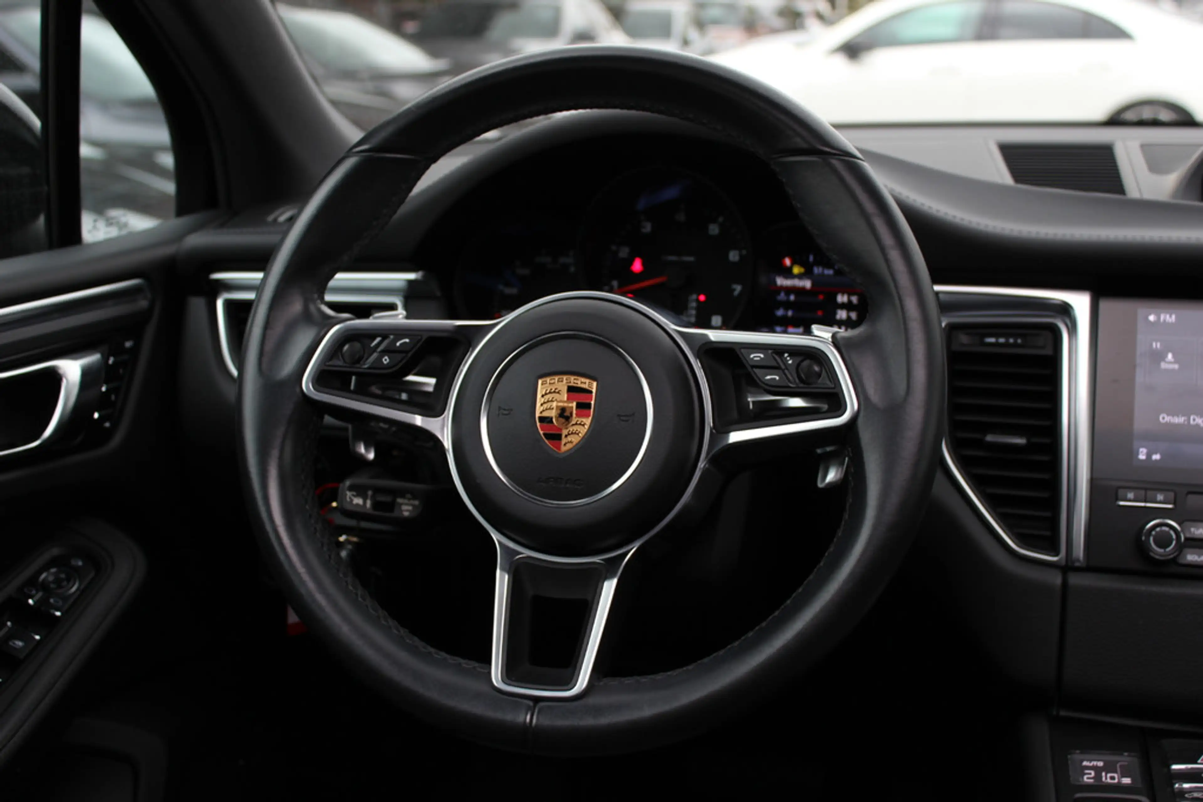 Porsche Macan 2.0 / Panoramadak / Camera / Luchtvering / Sportde — photo 17