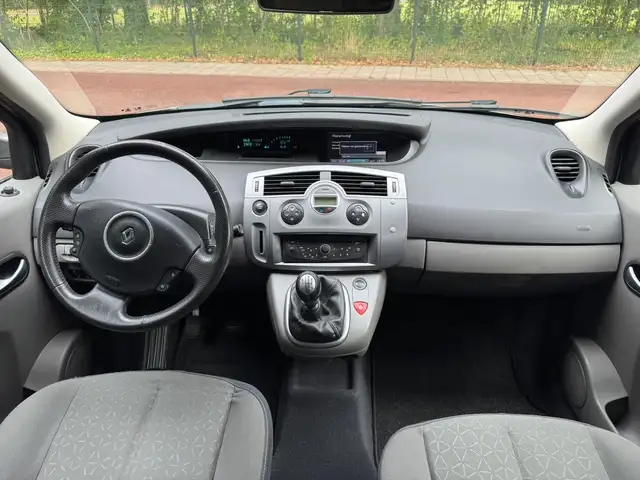 Renault Scenic view 11