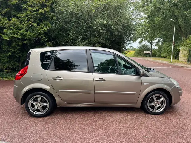 Renault Scenic view 8