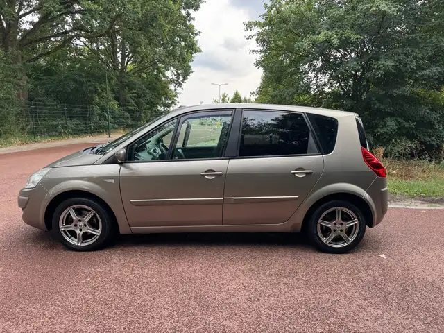 Renault Scenic view 3