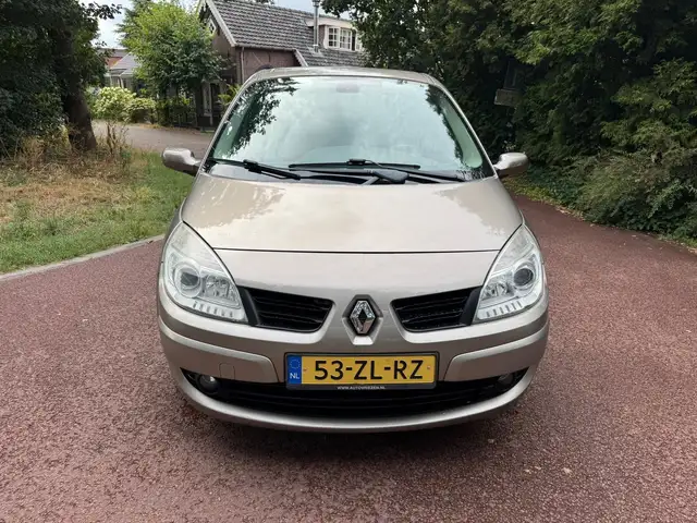Renault Scenic view 2