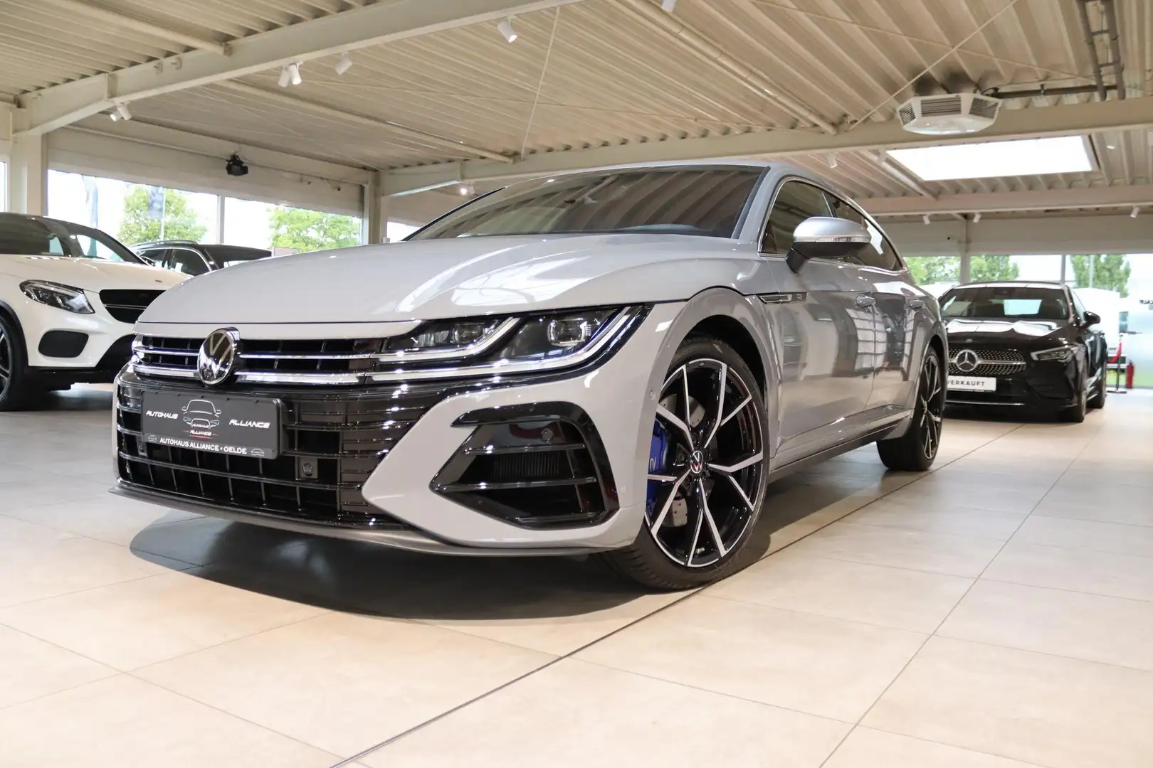 Volkswagen Arteon Shooting Brake 2.0 TSI R 4Motion OPF 235 kW (32... Grau - 1