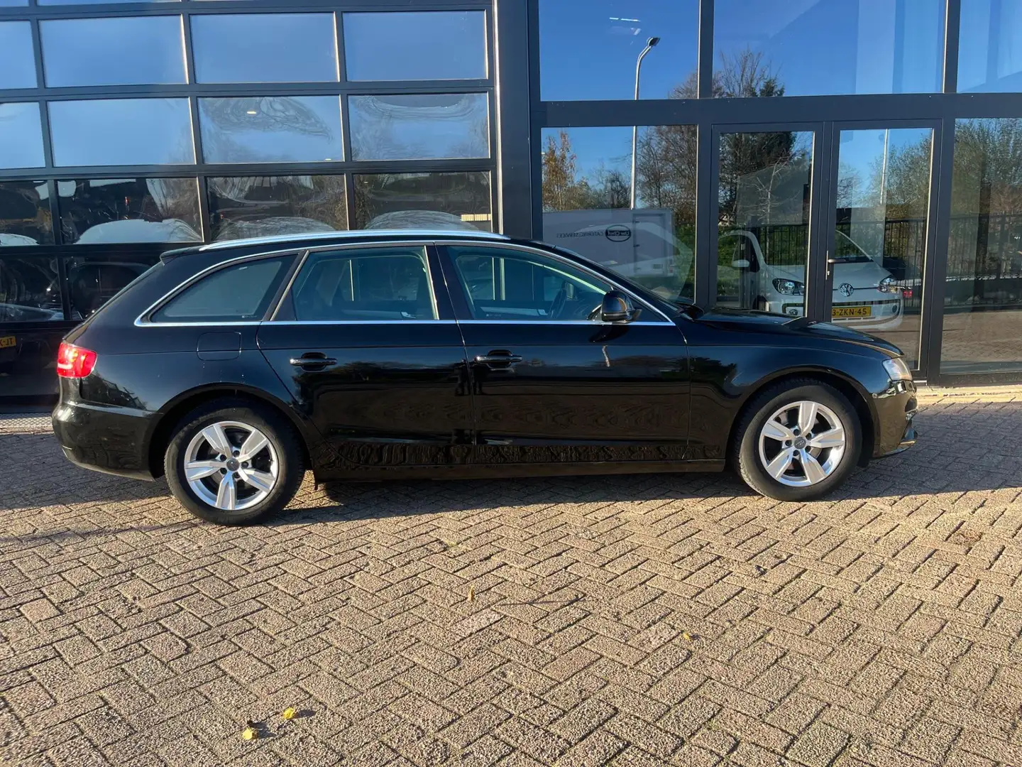 Audi A4 Avant 1.8 TFSI , trekhaak, Youngtimer Zwart - 2