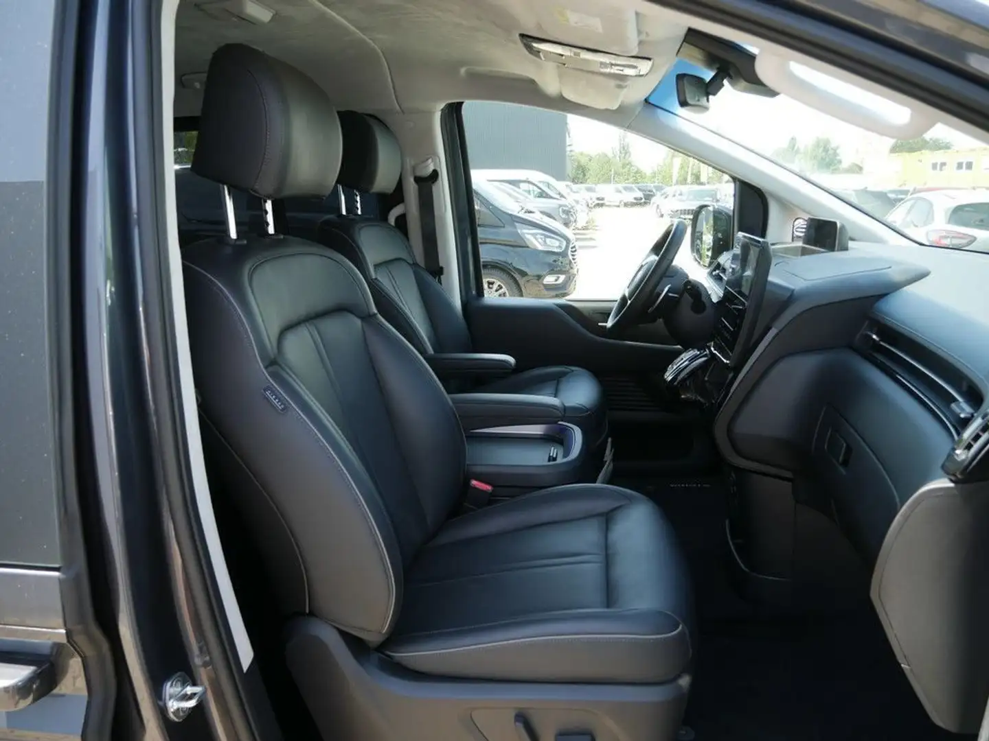 Hyundai STARIA 2.2 AT Signature 4WD Gris - 1