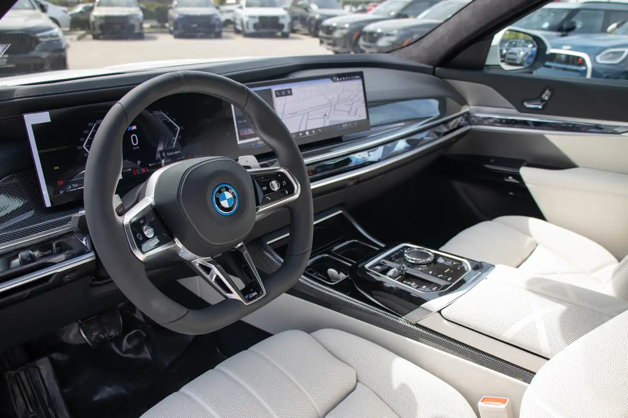 BMW 7 Series снимка BMW 7 Series