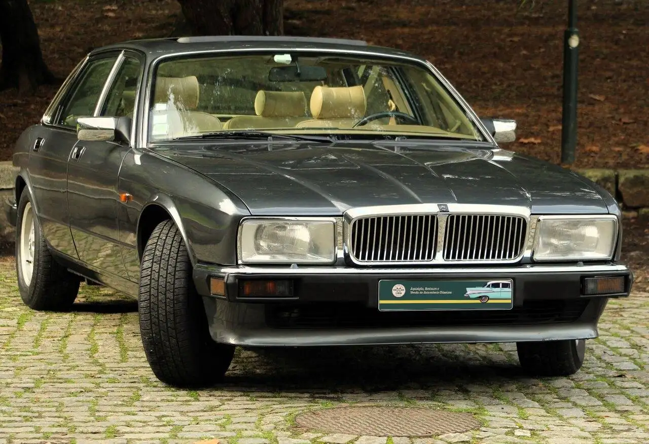 Jaguar XJ40 Sovereign 3.2, foto 1