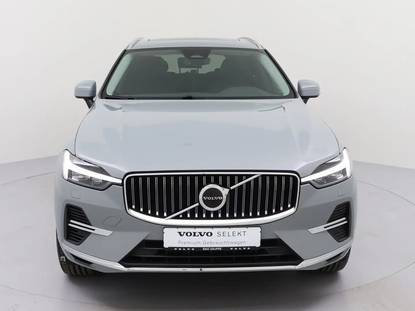 Volvo XC60 2.0 Core Recharge Plug-In Hybrid AWD LED Gris - 2
