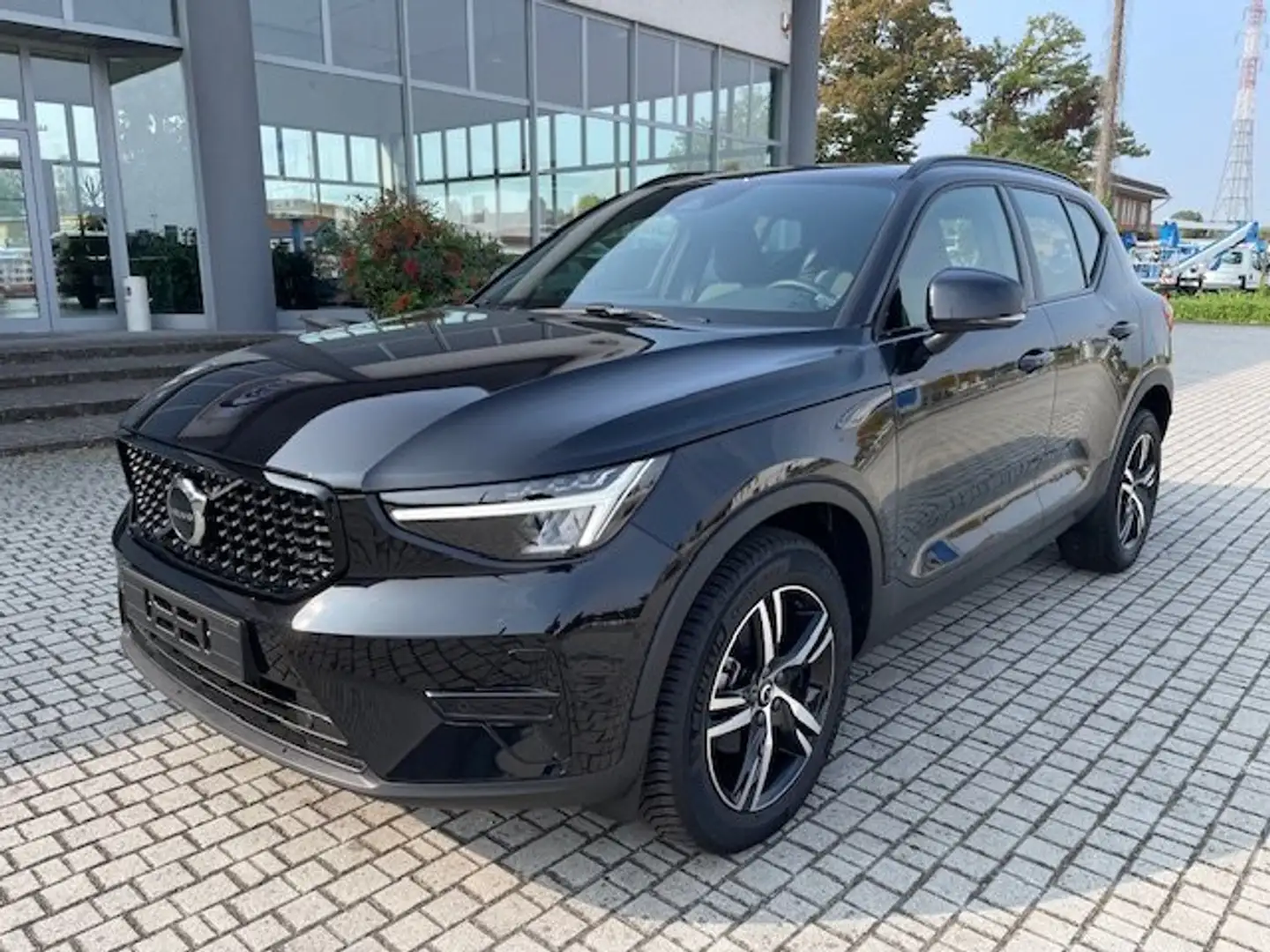 Volvo XC40 1.5 T2 Plus Dark HARMAN KARDON/KEYLESS/AZIENDALE Zwart - 2