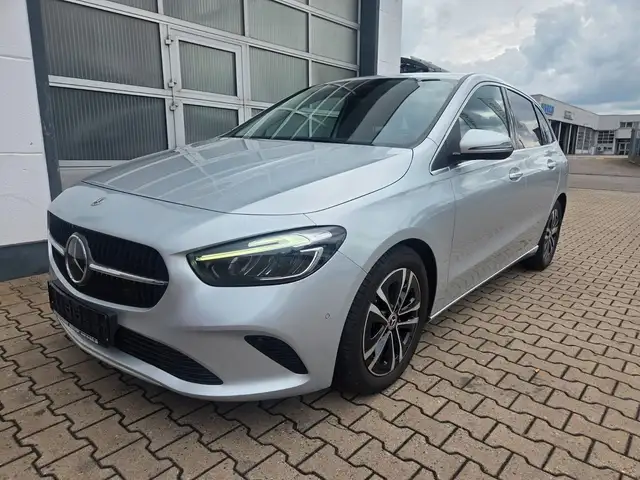 Mercedes-Benz B 200 d Autom./1.HD/MWST/S HEFT/NAVI/CAM/AHK/LED