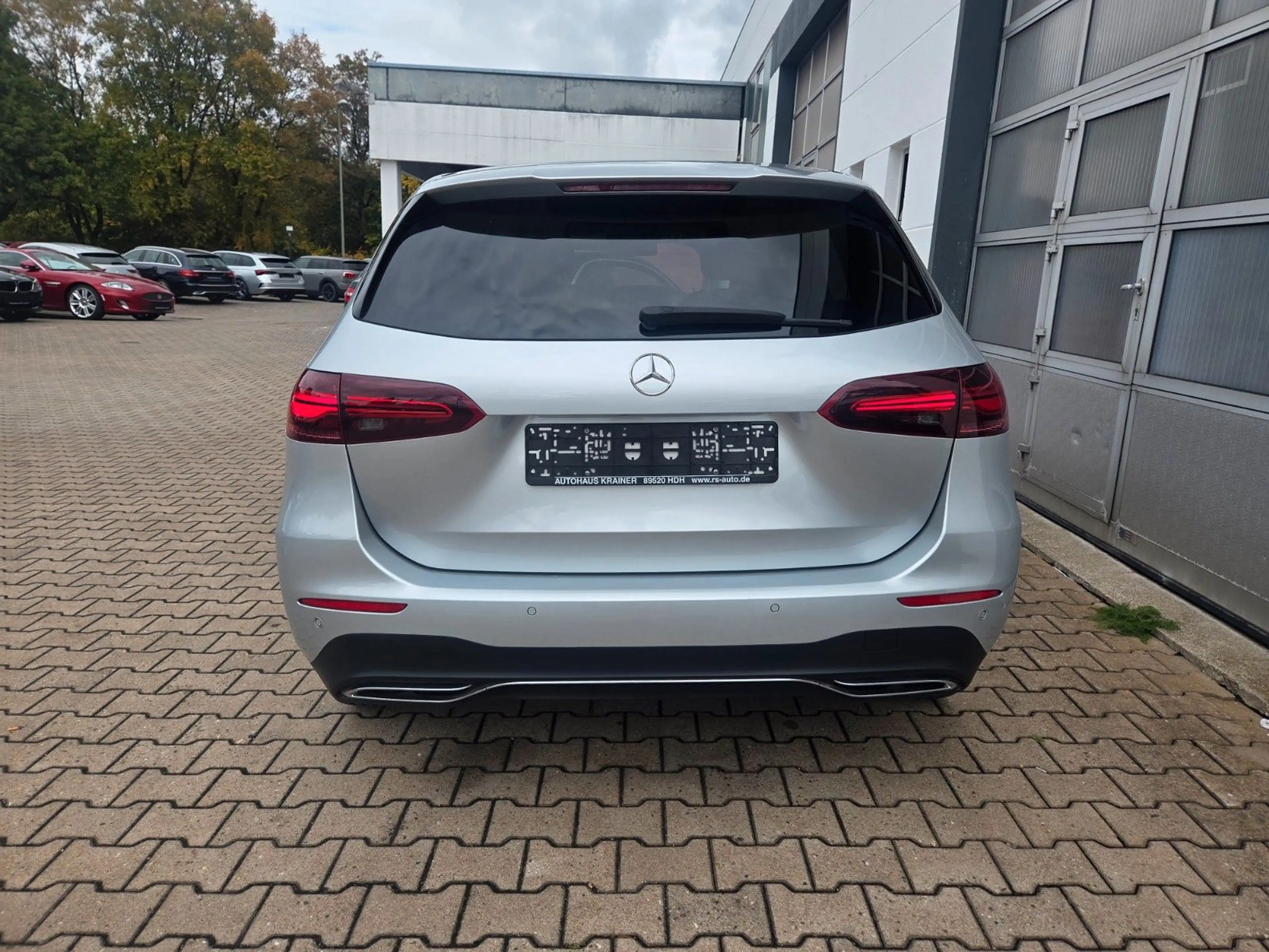 Mercedes-Benz B 200 d Autom./1.HD/MWST/S-HEFT/NAVI/CAM/AHK/LED — photo 4