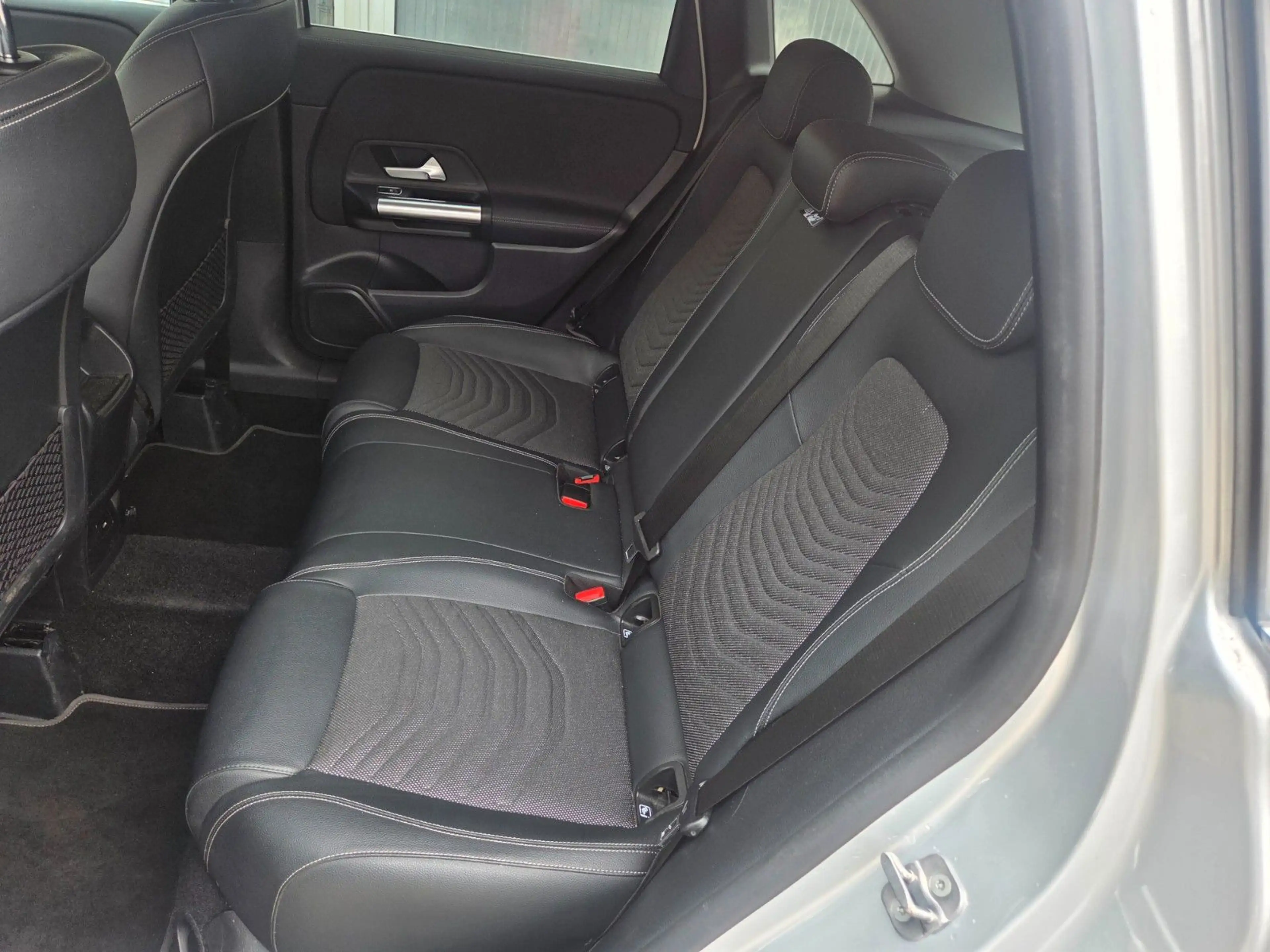 Mercedes-Benz B 200 d Autom./1.HD/MWST/S-HEFT/NAVI/CAM/AHK/LED — photo 11
