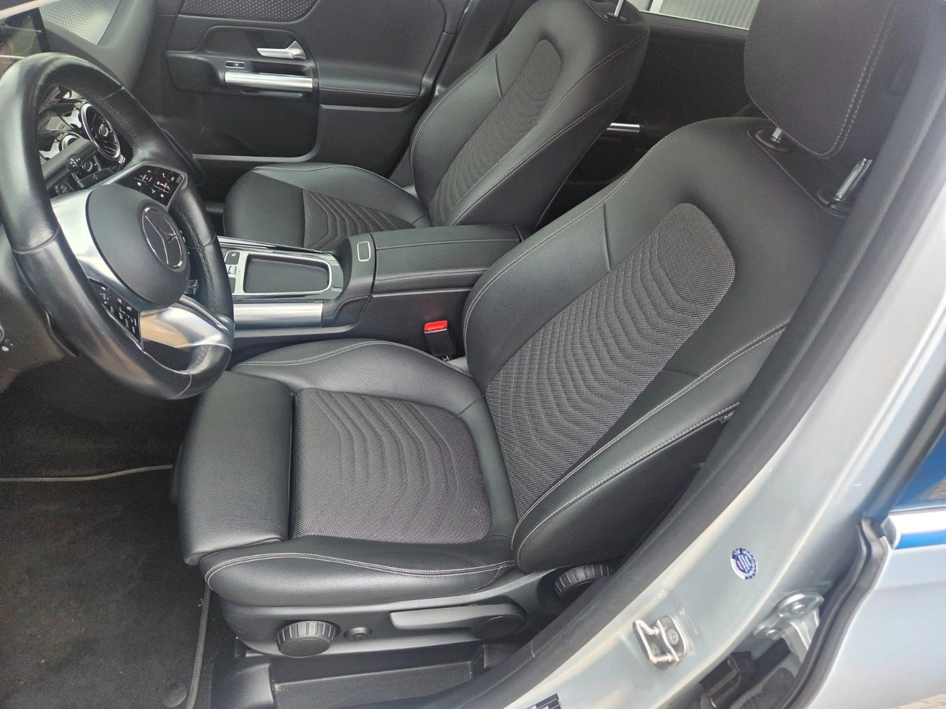 Mercedes-Benz B 200 d Autom./1.HD/MWST/S-HEFT/NAVI/CAM/AHK/LED — photo 10