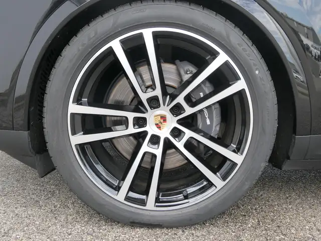 Porsche Cayenne view 10