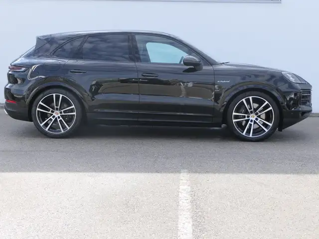 Porsche Cayenne view 4