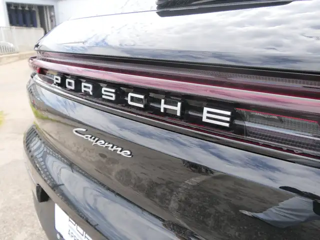 Porsche Cayenne view 9