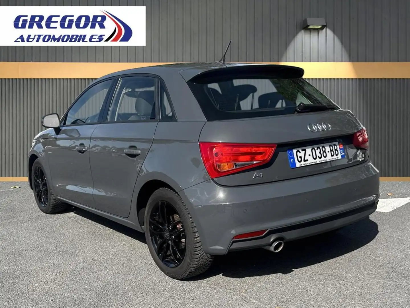 Audi A1 1.0 TFSI SPORT 95CH Gris - 2