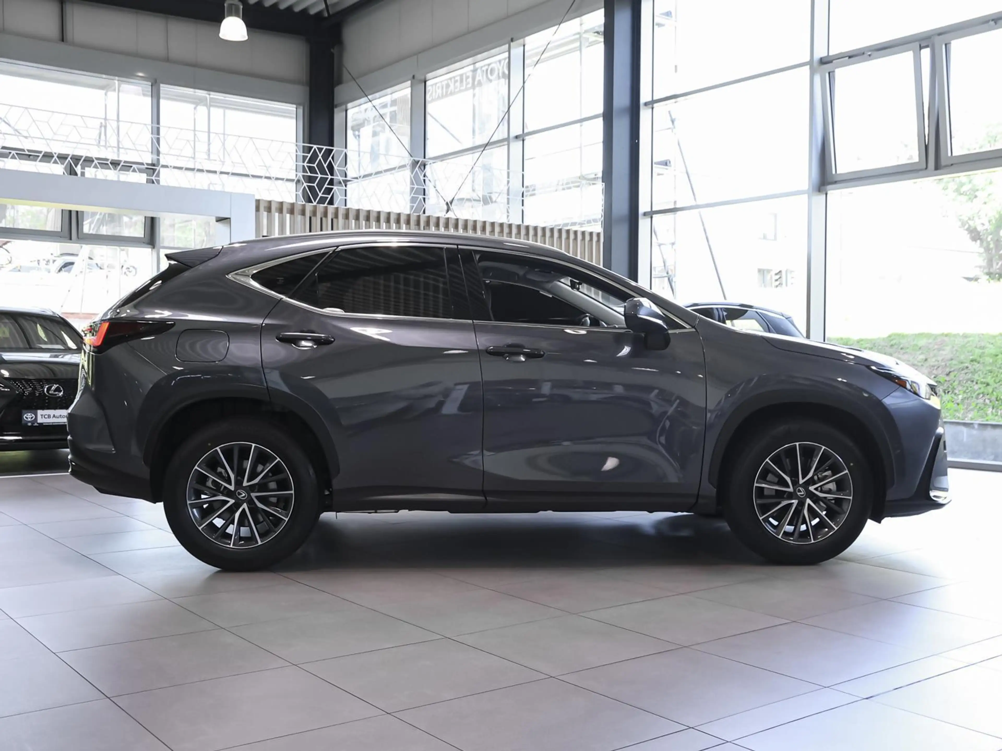 Lexus NX 450h+ + E-FOUR 4x4 LEDER SHZ PDC LHZ BT NAVI — photo 3