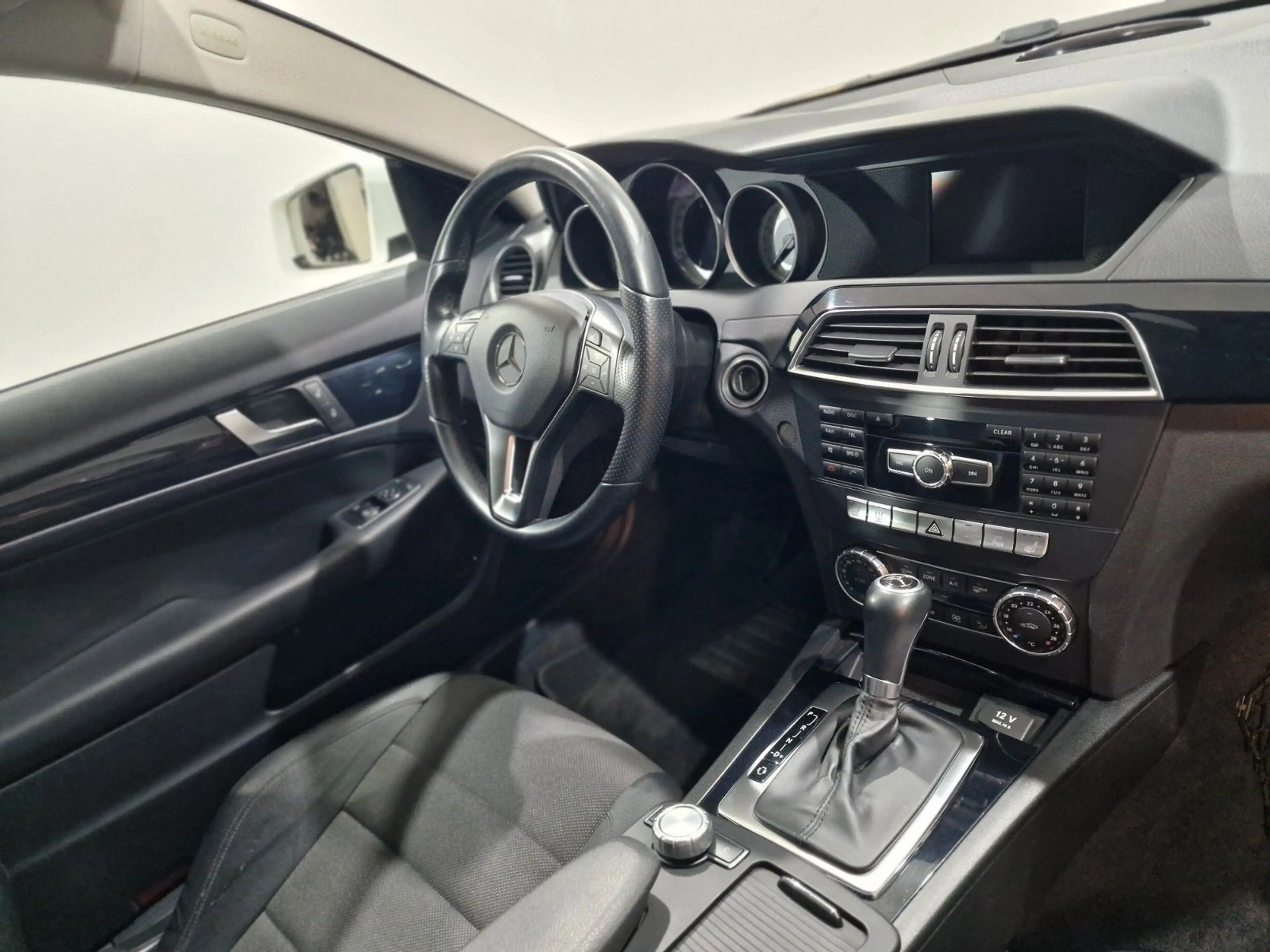 Mercedes-Benz C 350 Coupe C 350 CGI BlueEfficiency — photo 14