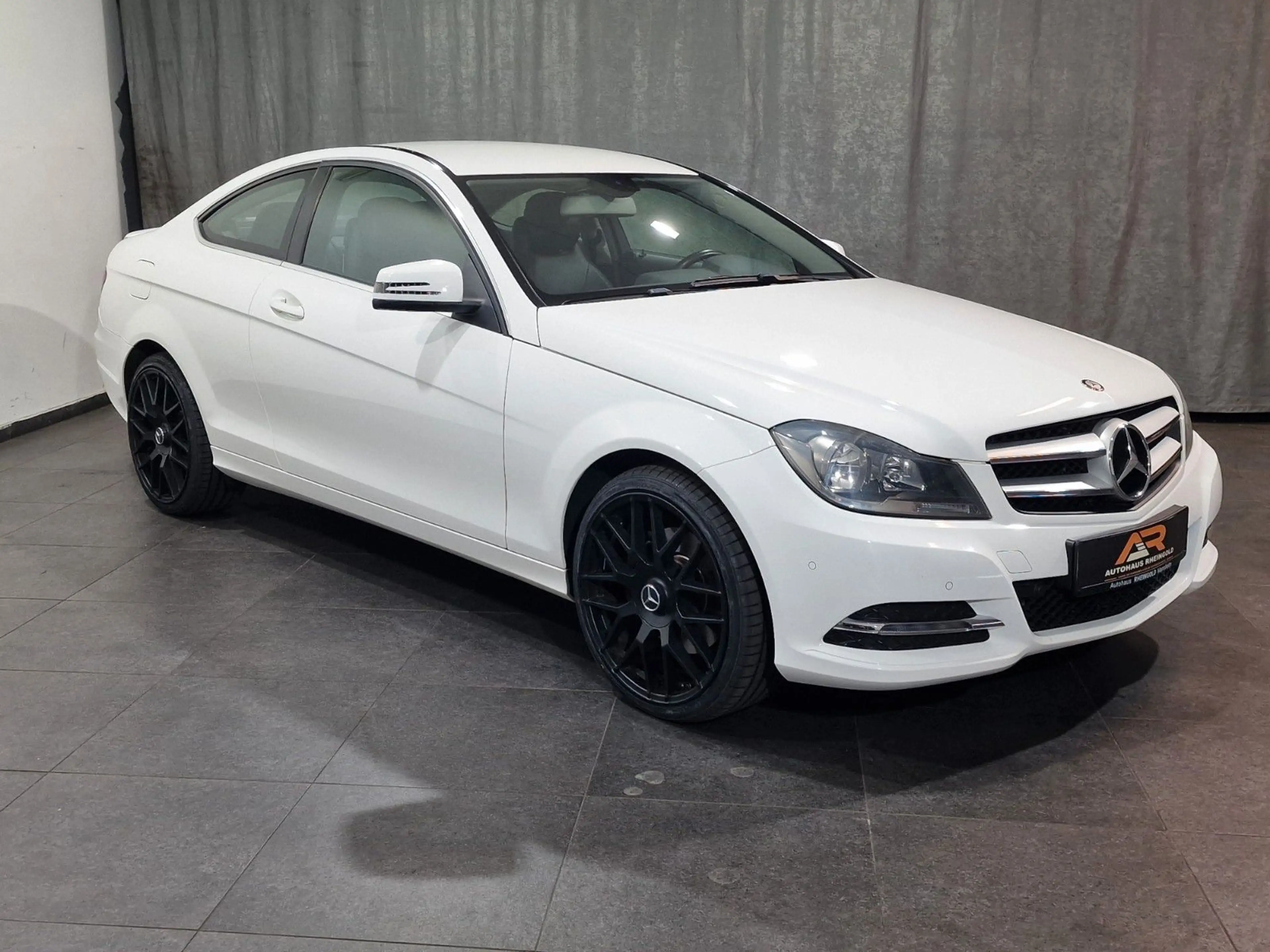 Mercedes-Benz C 350 Coupe C 350 CGI BlueEfficiency — photo 2