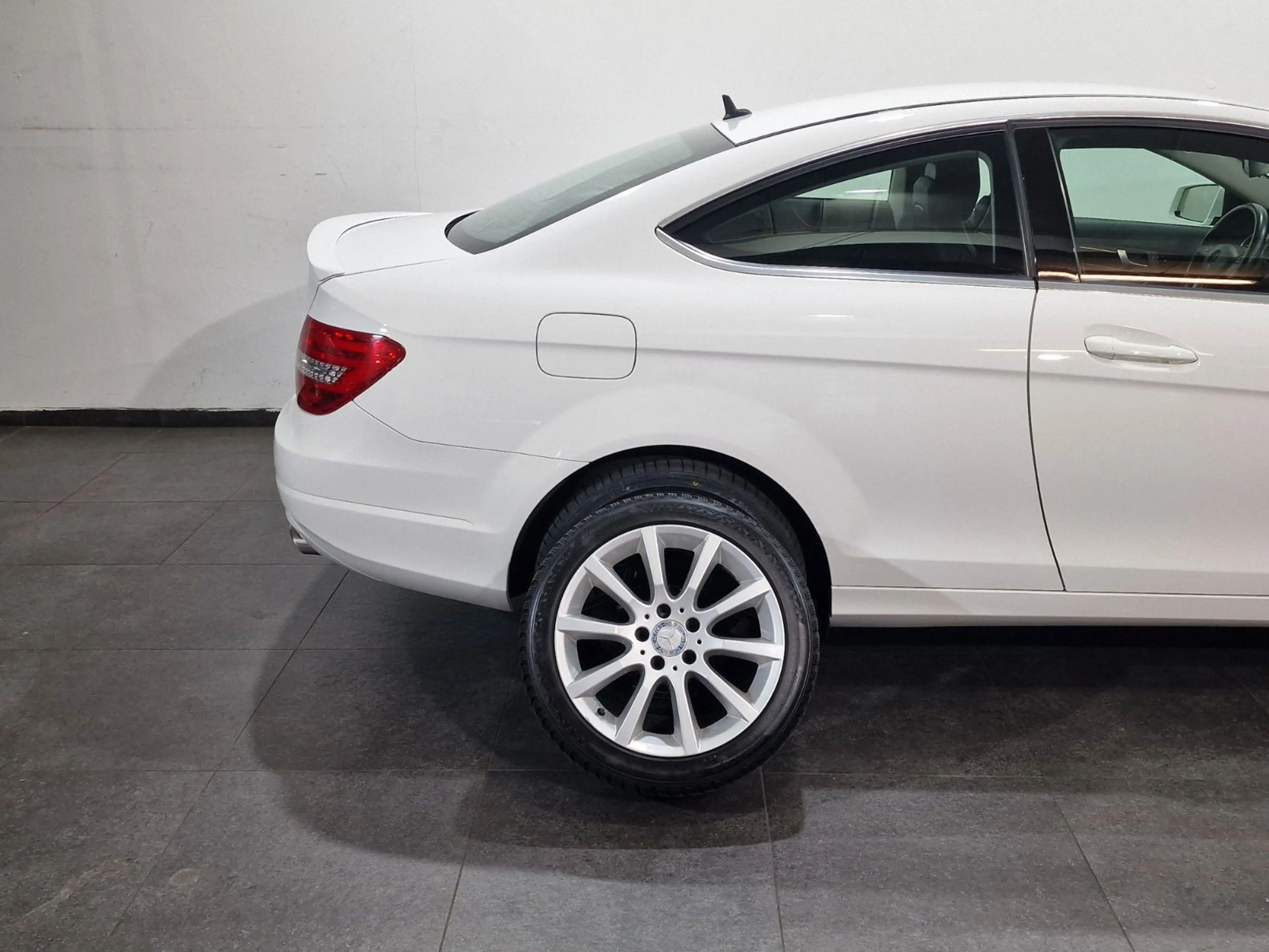 Mercedes-Benz C 350 Coupe C 350 CGI BlueEfficiency — photo 9