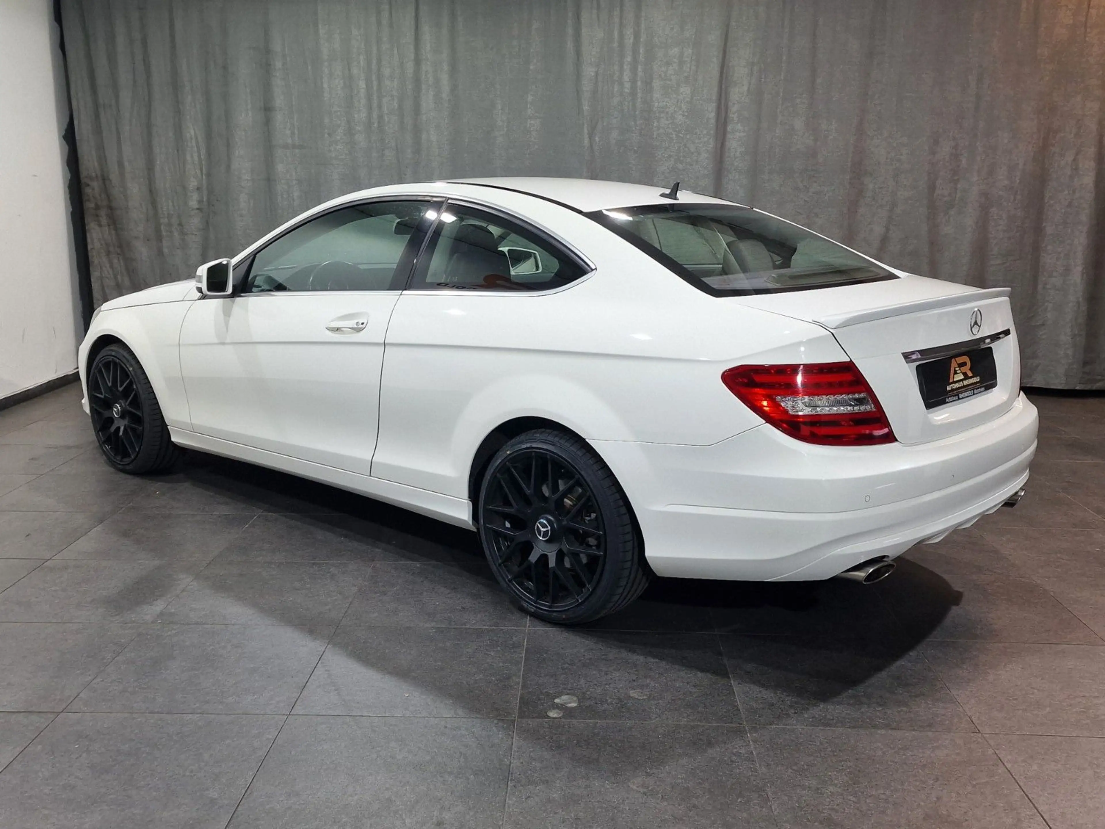 Mercedes-Benz C 350 Coupe C 350 CGI BlueEfficiency — photo 3