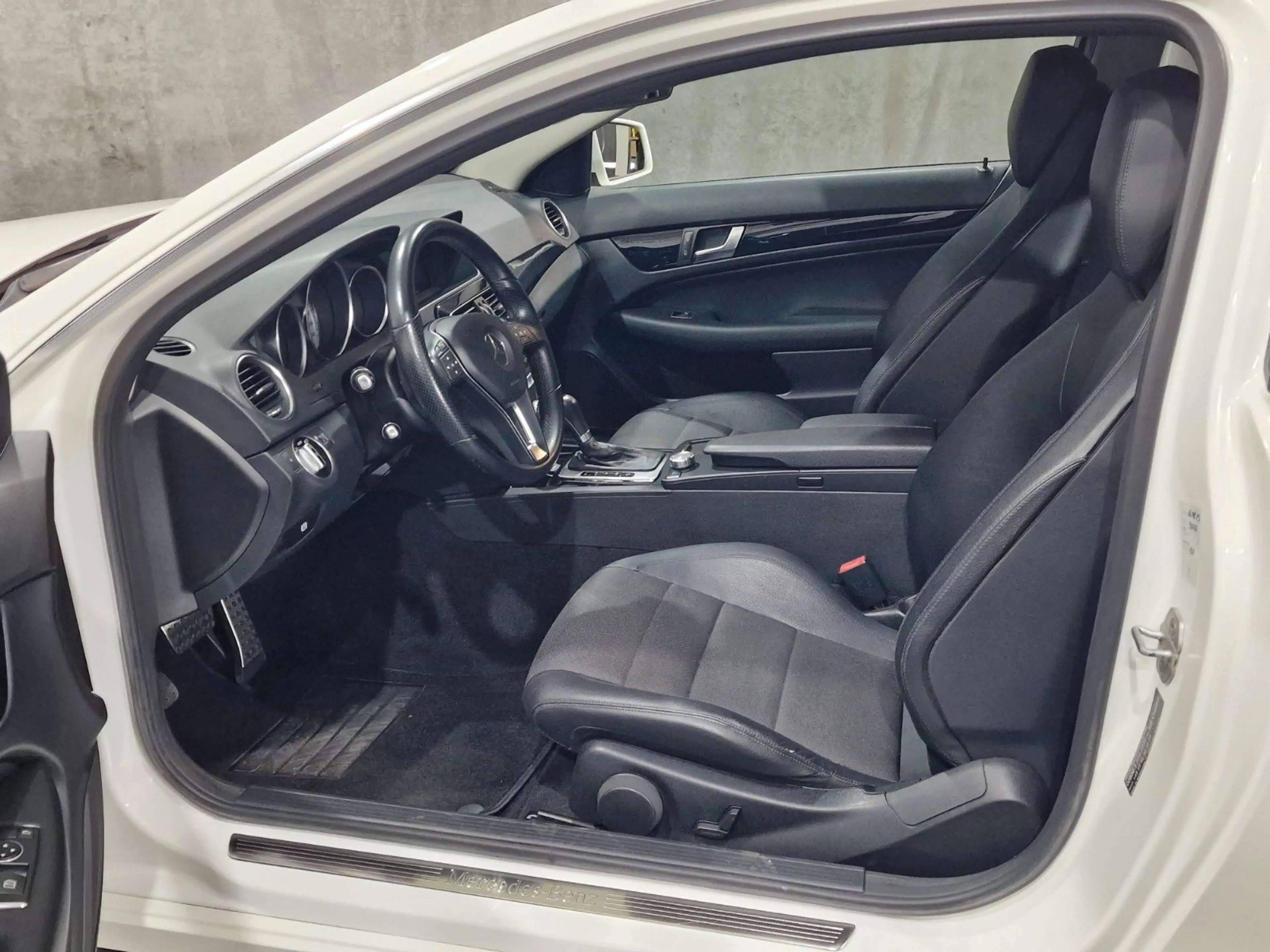 Mercedes-Benz C 350 Coupe C 350 CGI BlueEfficiency — photo 15