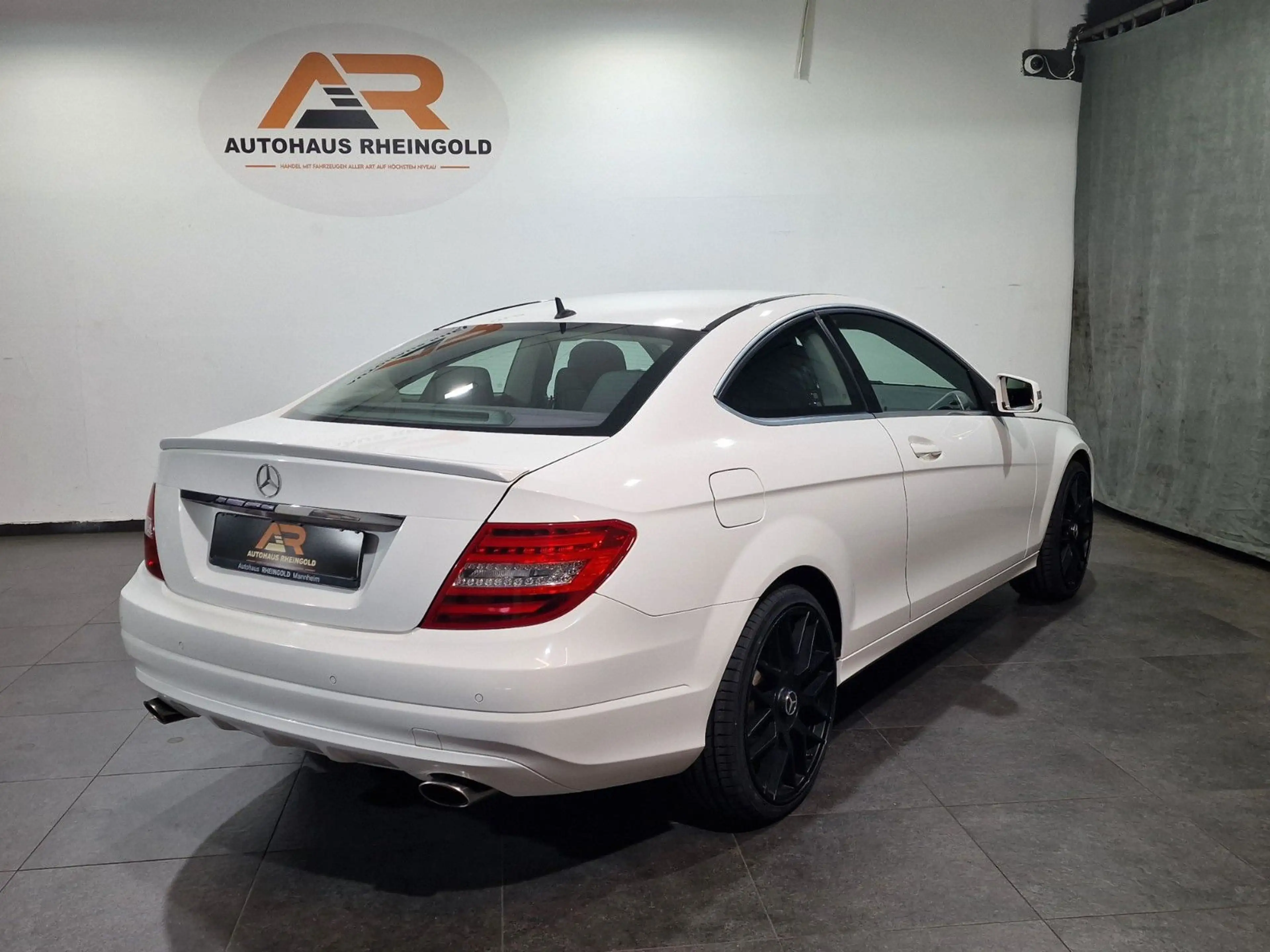 Mercedes-Benz C 350 Coupe C 350 CGI BlueEfficiency — photo 4