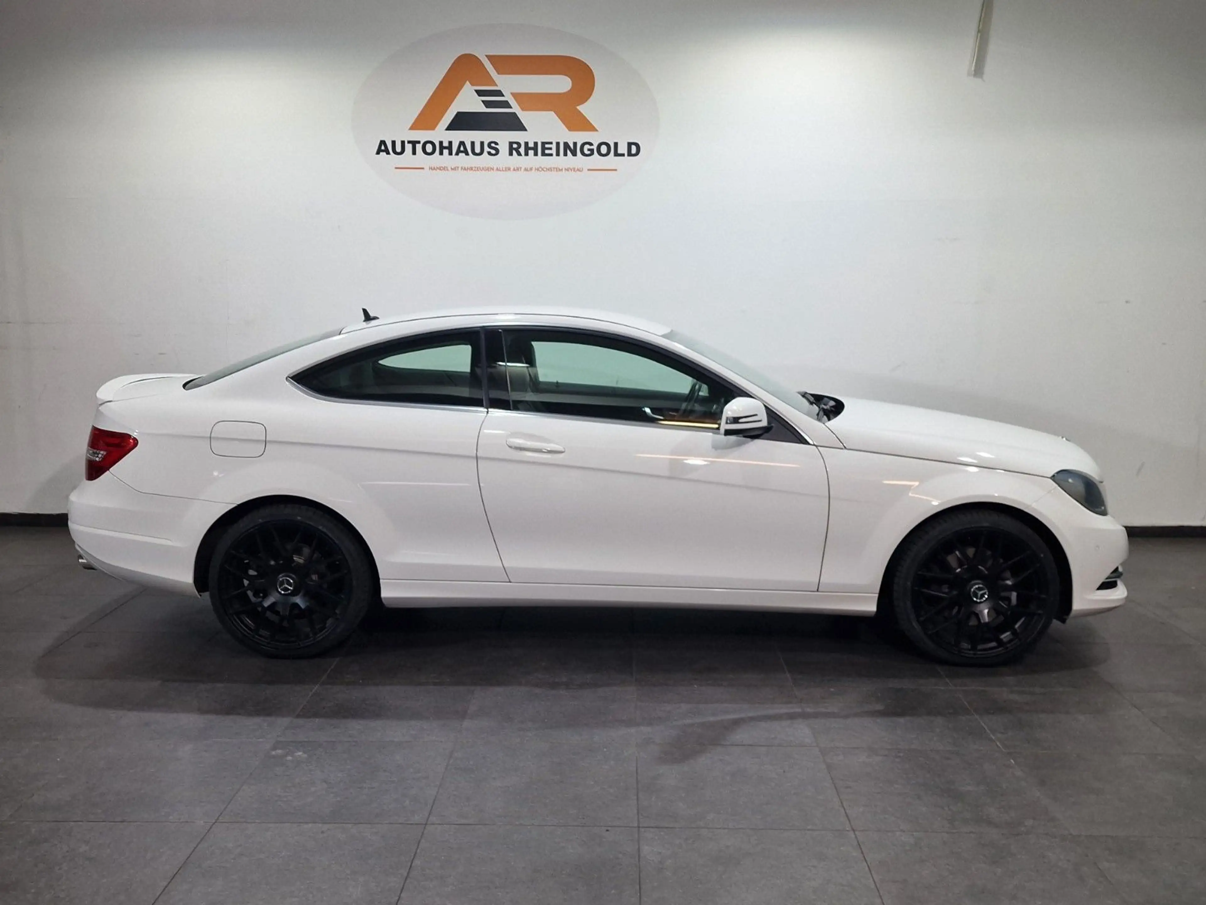 Mercedes-Benz C 350 Coupe C 350 CGI BlueEfficiency — photo 6