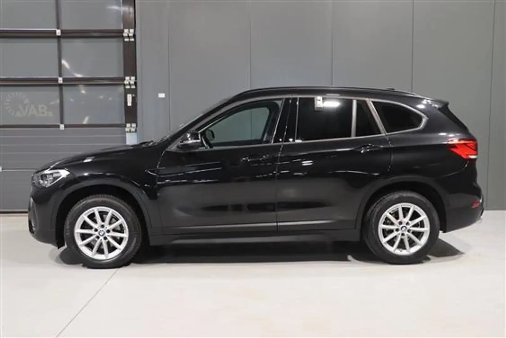 BMW X1 sdrive 18i Schwarz - 2