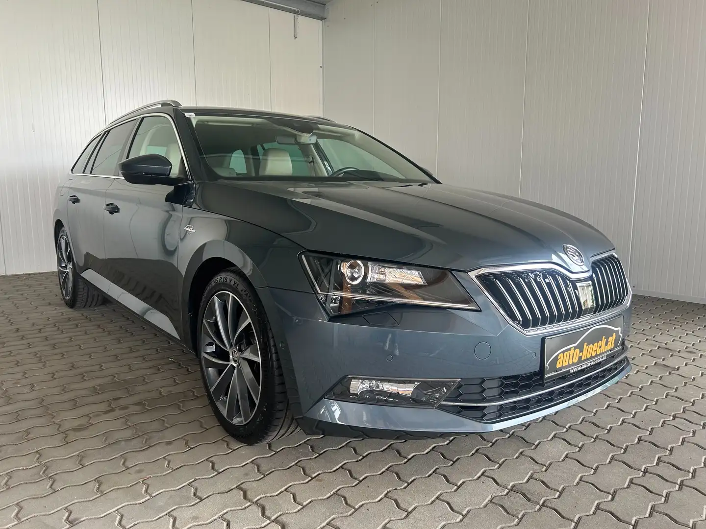 Skoda Superb Laurin & Klement Privatverkauf Grau - 1
