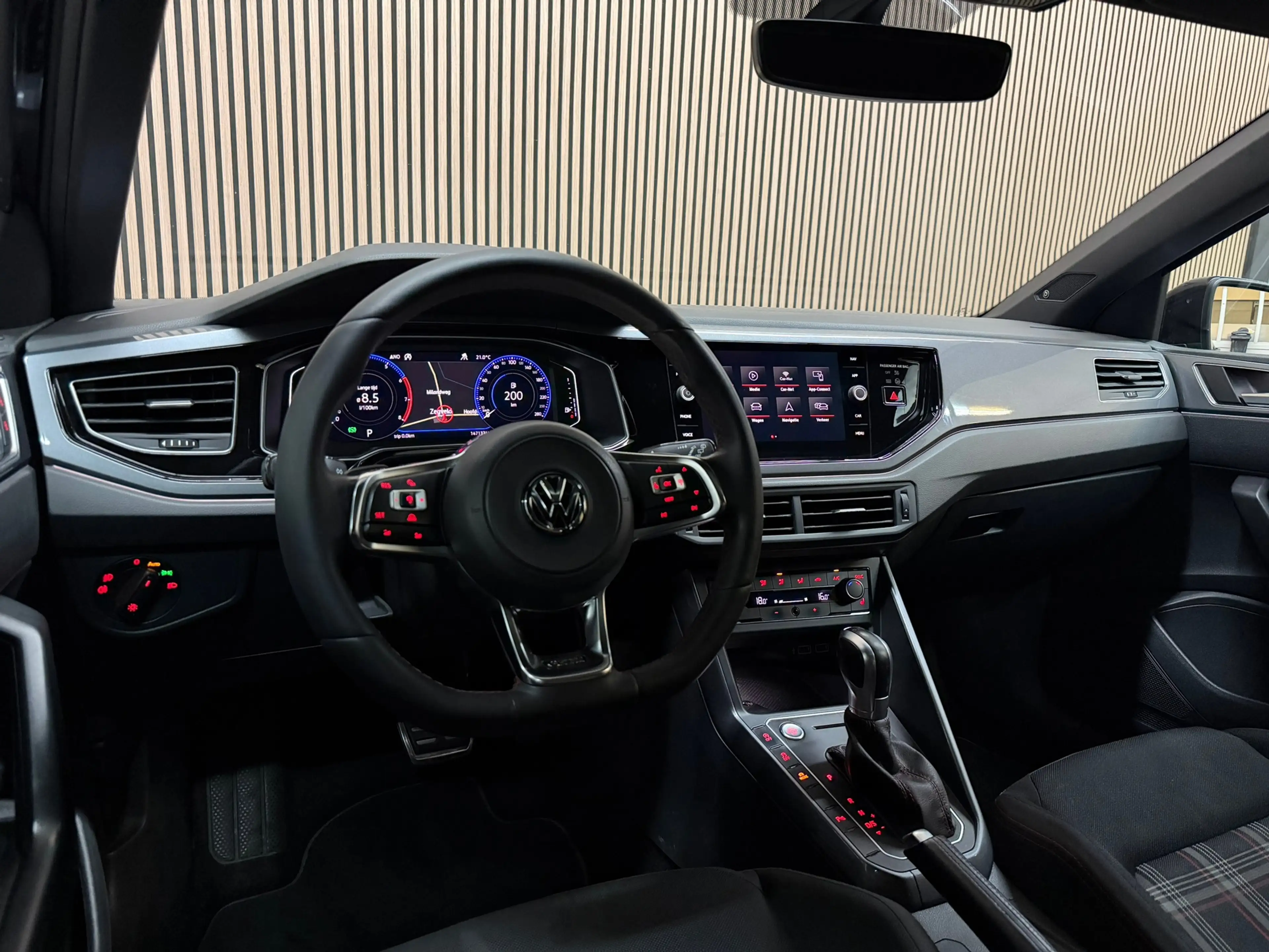 Volkswagen Polo GTI 2.0 TSI 2018 DSG PANO LED VIRTUAL CAMERA — photo 19