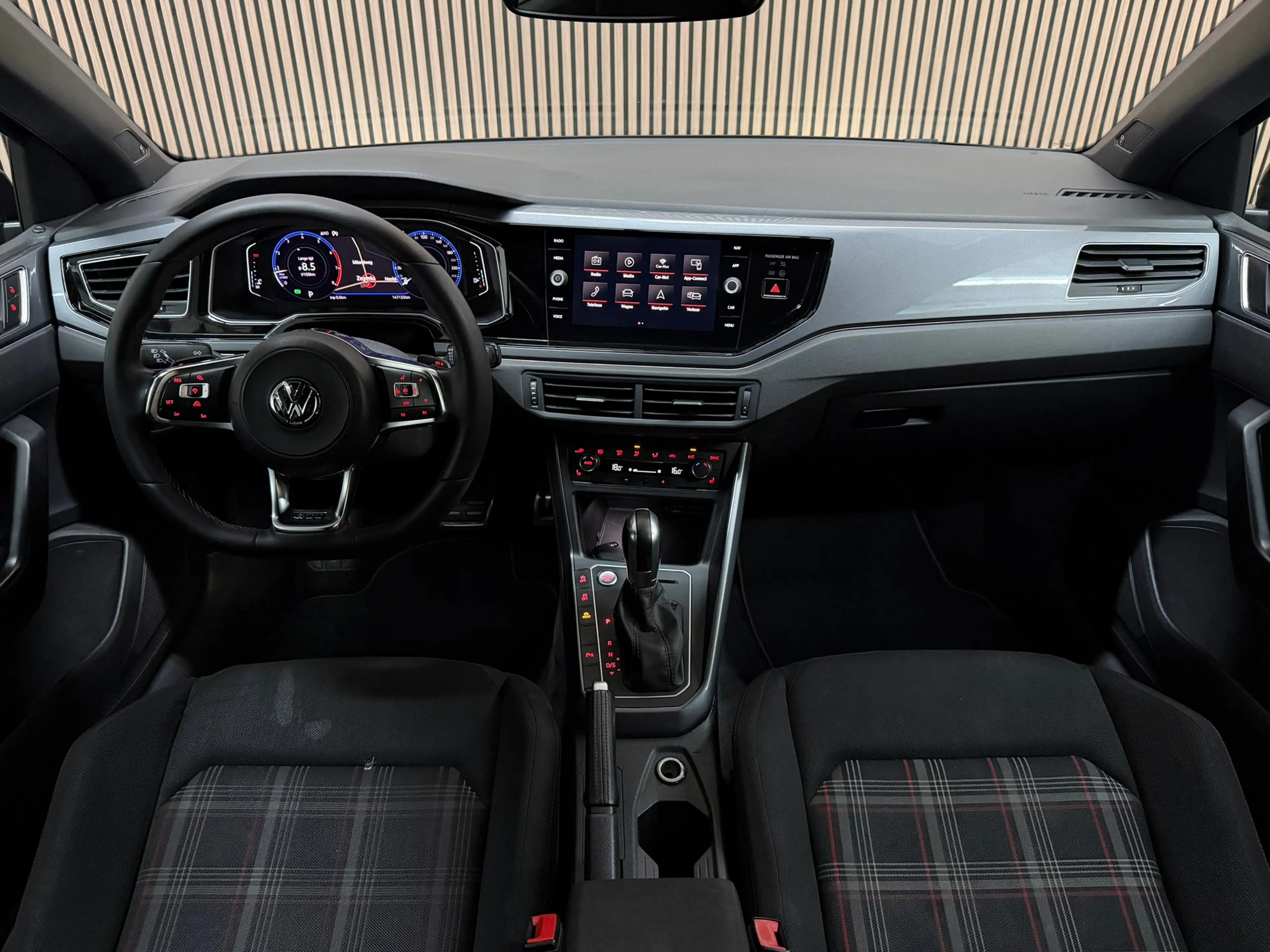 Volkswagen Polo GTI 2.0 TSI 2018 DSG PANO LED VIRTUAL CAMERA — photo 14