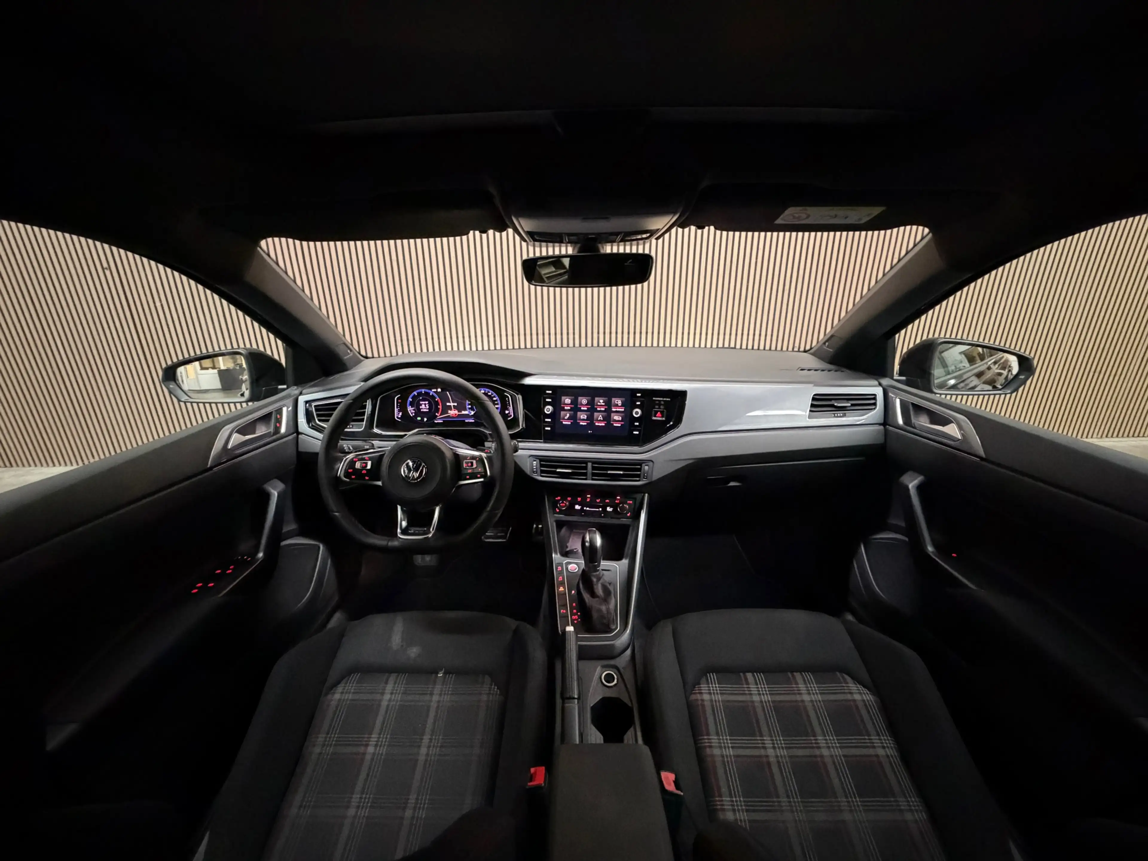 Volkswagen Polo GTI 2.0 TSI 2018 DSG PANO LED VIRTUAL CAMERA — photo 20