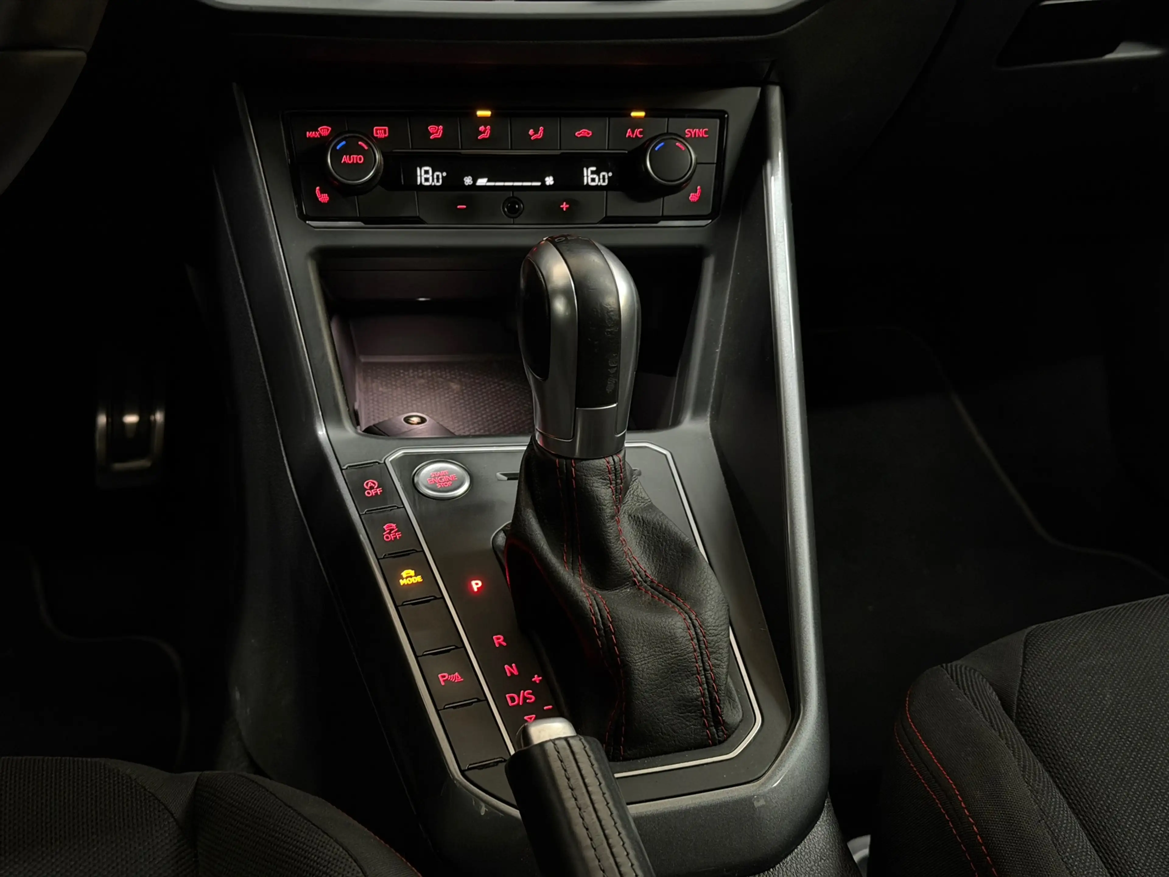 Volkswagen Polo GTI 2.0 TSI 2018 DSG PANO LED VIRTUAL CAMERA — photo 21