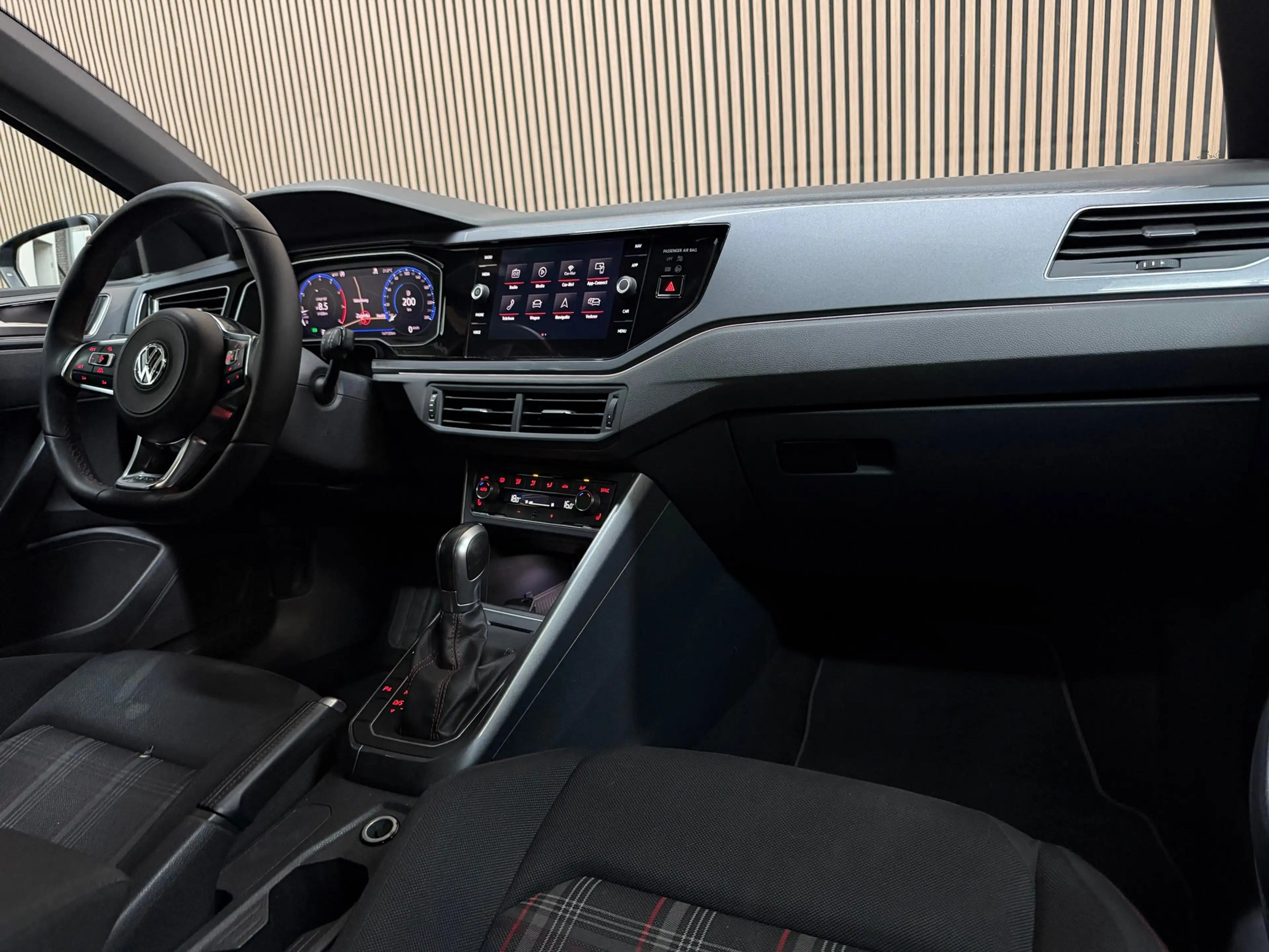 Volkswagen Polo GTI 2.0 TSI 2018 DSG PANO LED VIRTUAL CAMERA — photo 33