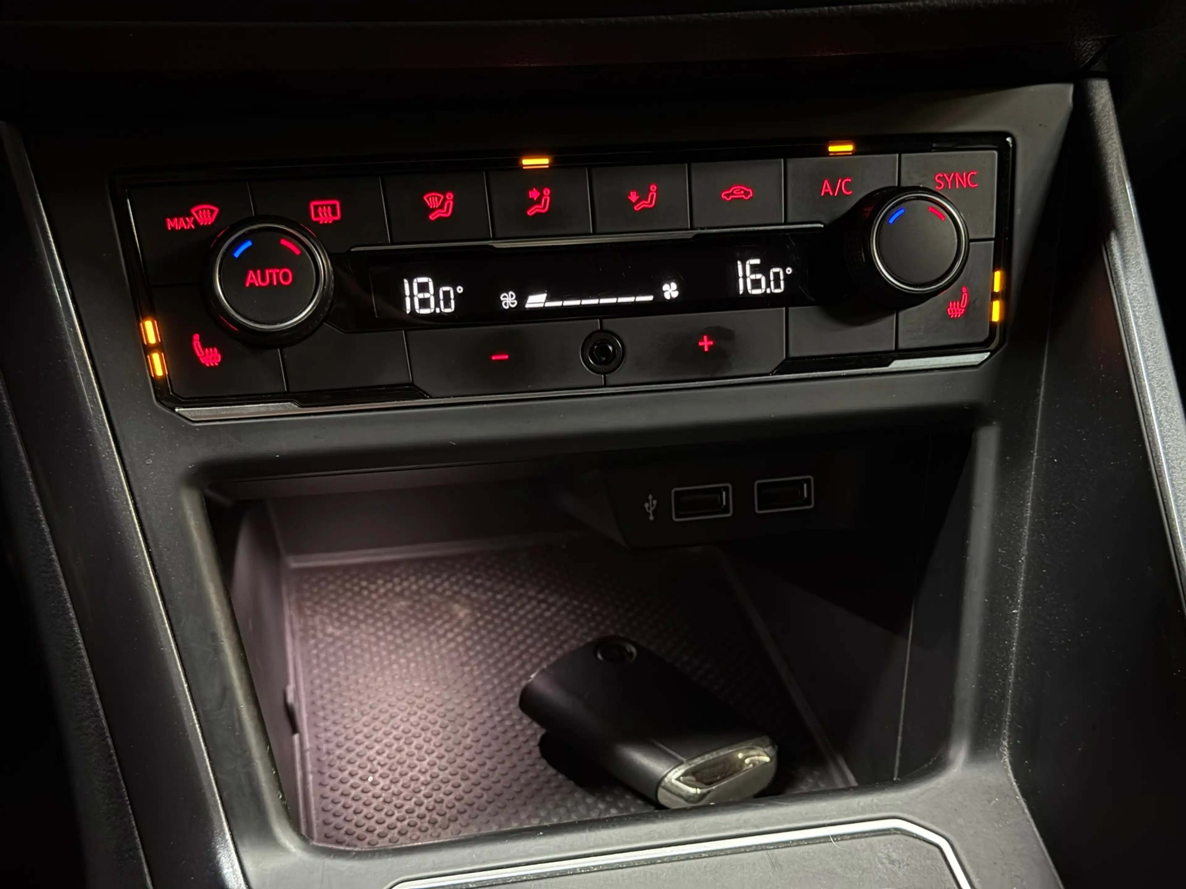 Volkswagen Polo GTI 2.0 TSI 2018 DSG PANO LED VIRTUAL CAMERA — photo 32